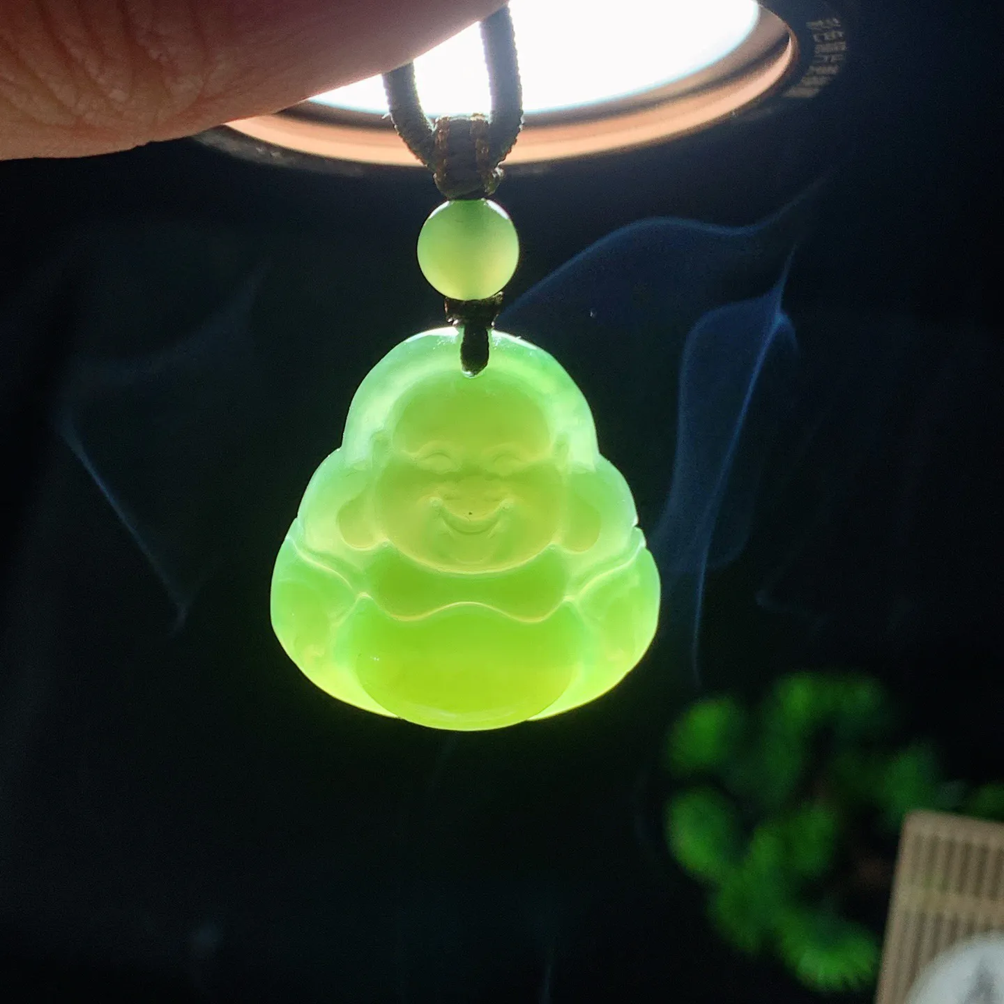 和田玉阳绿猫眼俄罗斯碧玉佛引福来挂件 尺寸26/25/10重12克。玉质细腻油润。手推出油。品相大气 lt260204