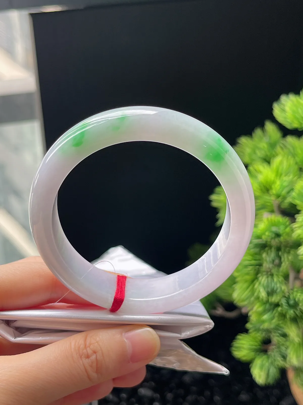 正圈58.5圈口，翡翠飘绿手镯