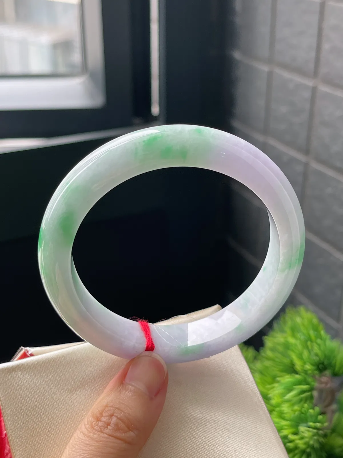 正圈57.6圈口，翡翠糯化种春带彩手镯