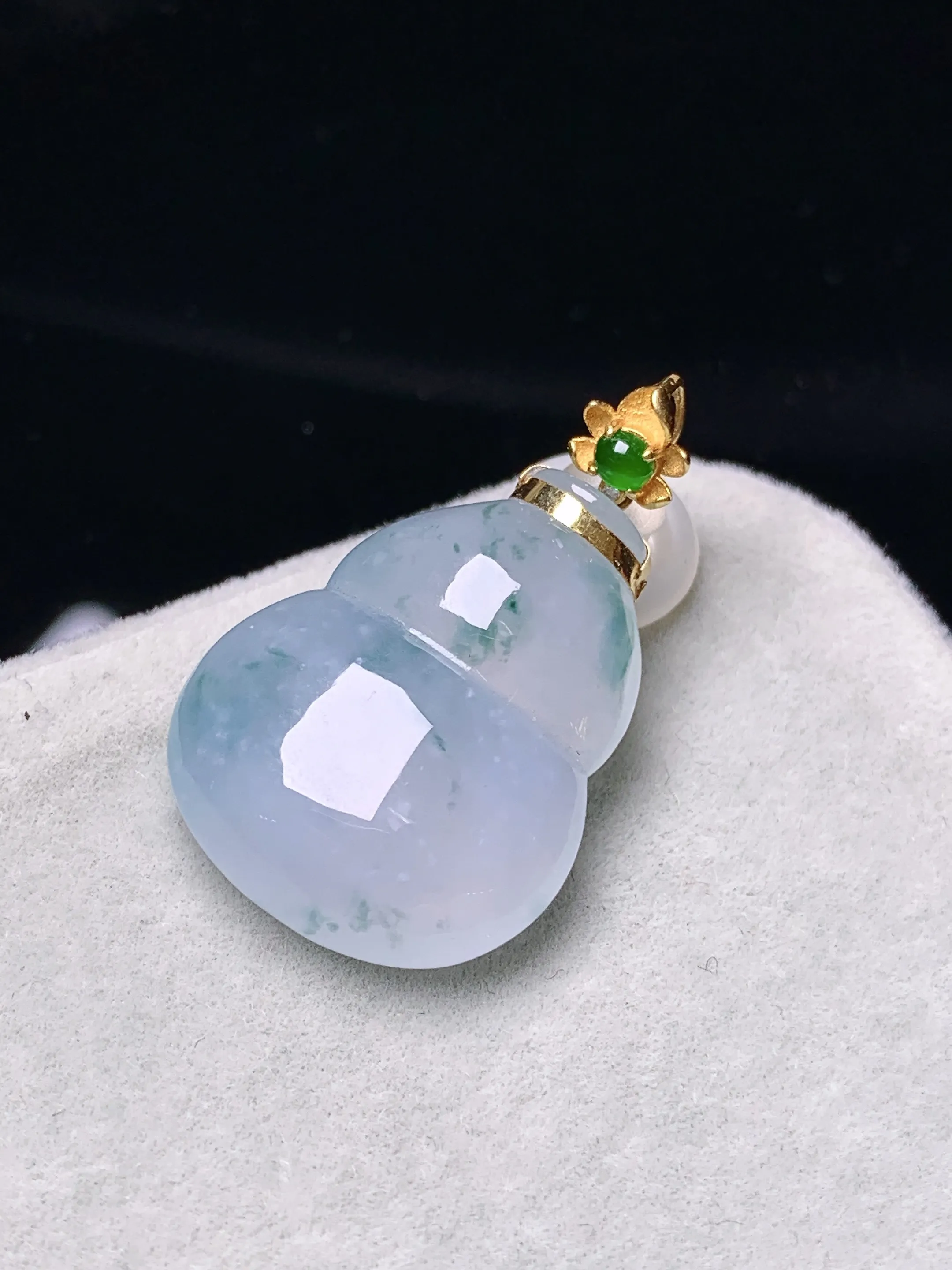 18k金镶嵌吊坠 玉质细腻  色泽清新艳丽 整体尺寸28.5*17.5*6.8