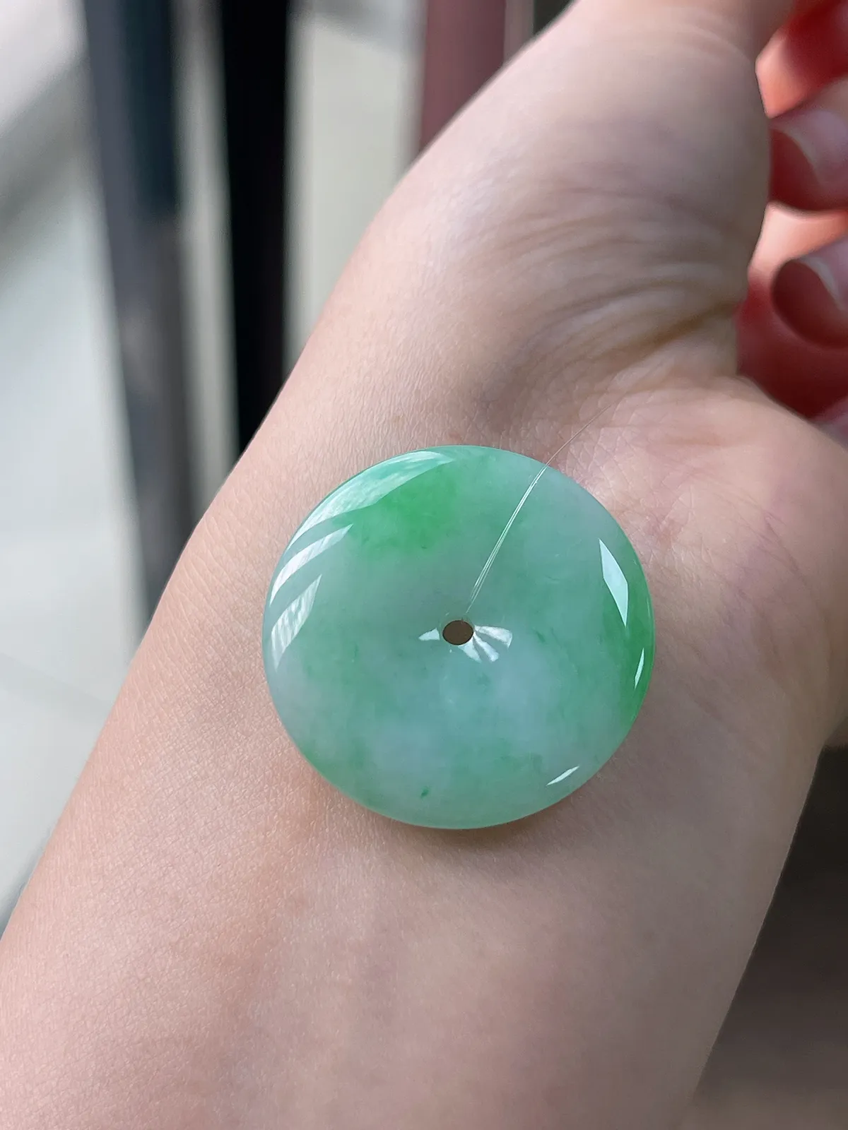 翡翠糯化种淡绿色飘绿平安扣