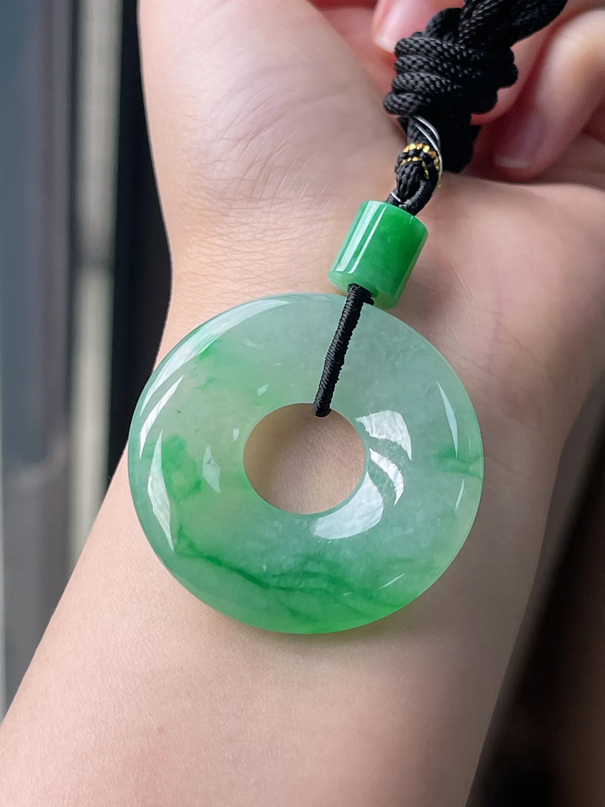 翡翠冰种飘绿大平安扣