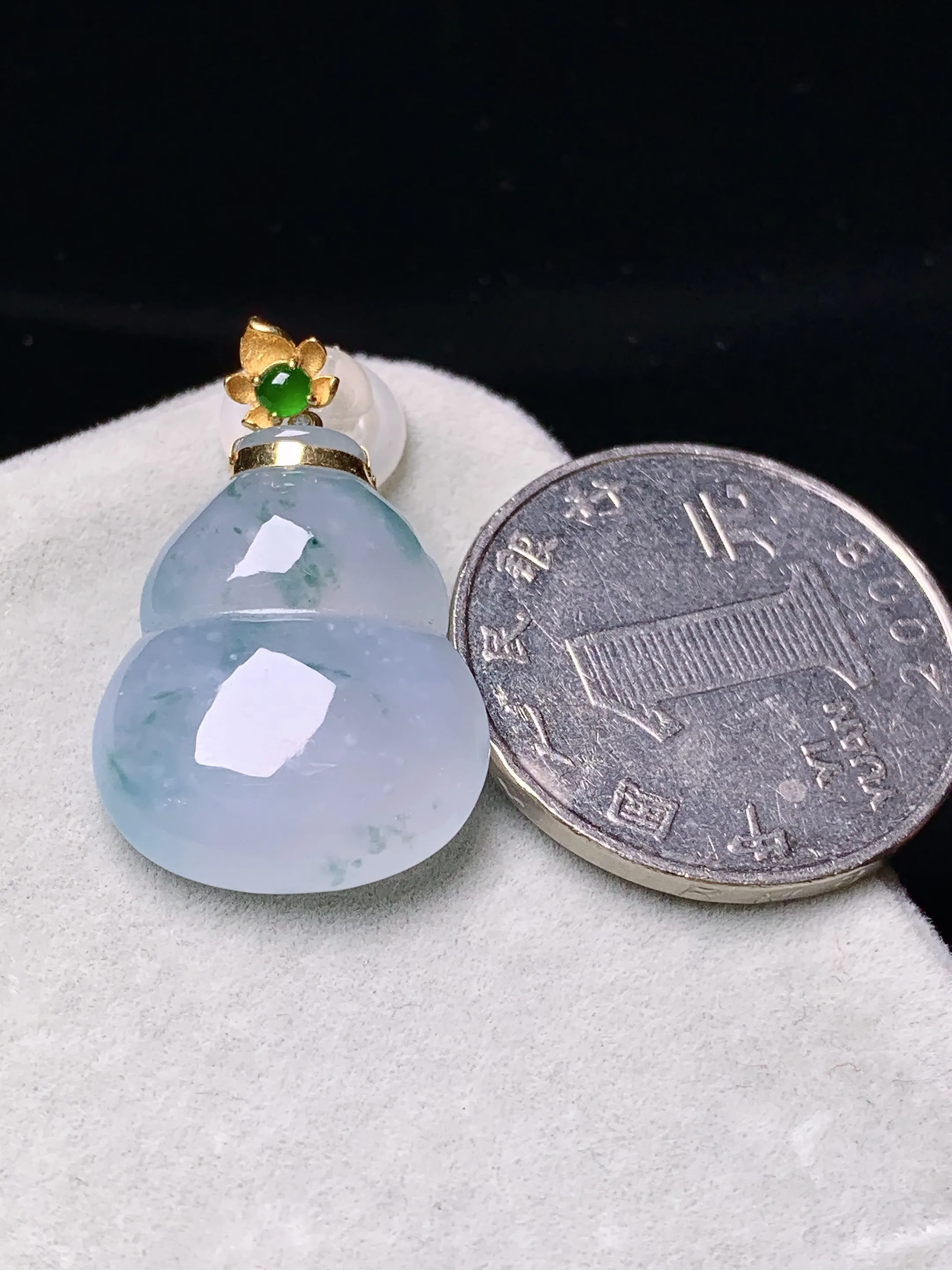 18k金镶嵌吊坠 玉质细腻  色泽清新艳丽 整体尺寸28.5*17.5*6.8