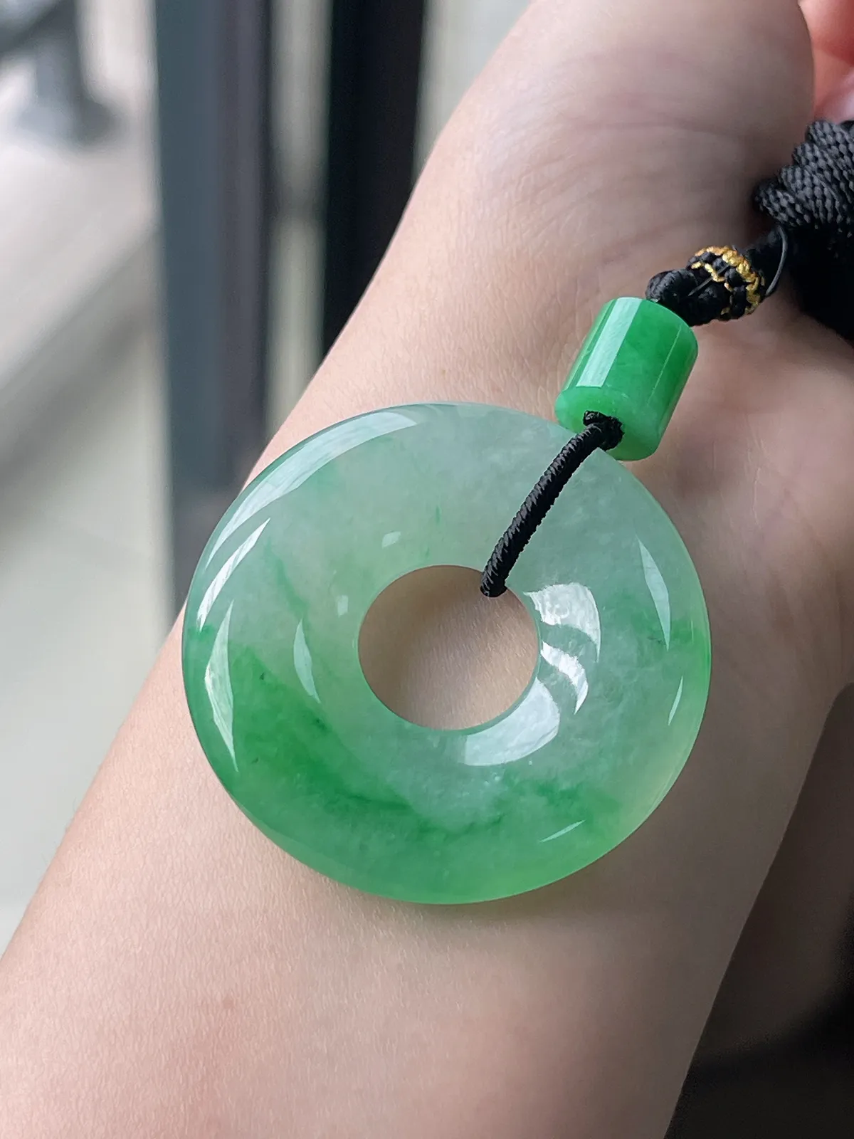 翡翠冰种飘绿大平安扣