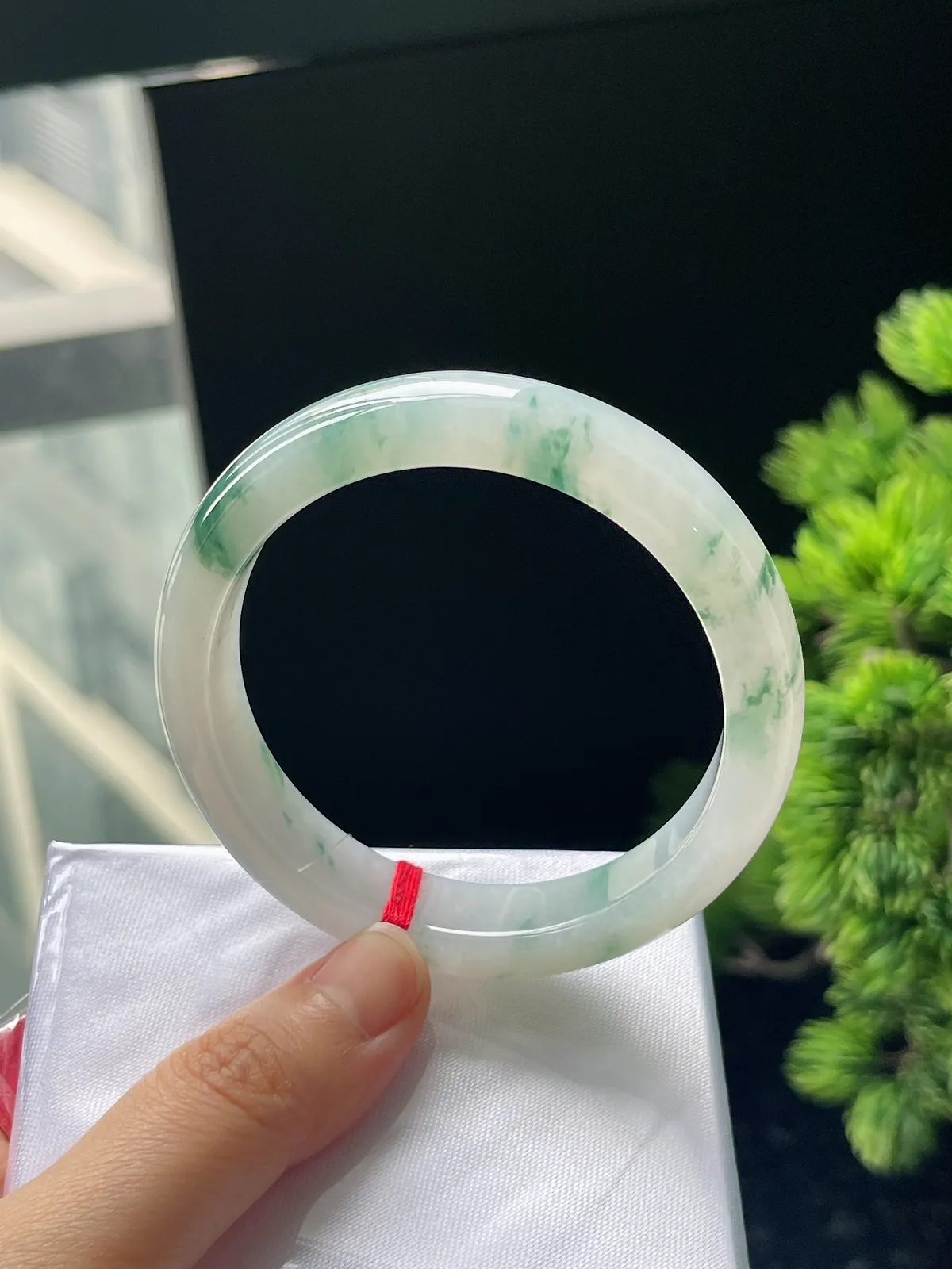 正圈56圈口，翡翠冰糯种飘绿手镯