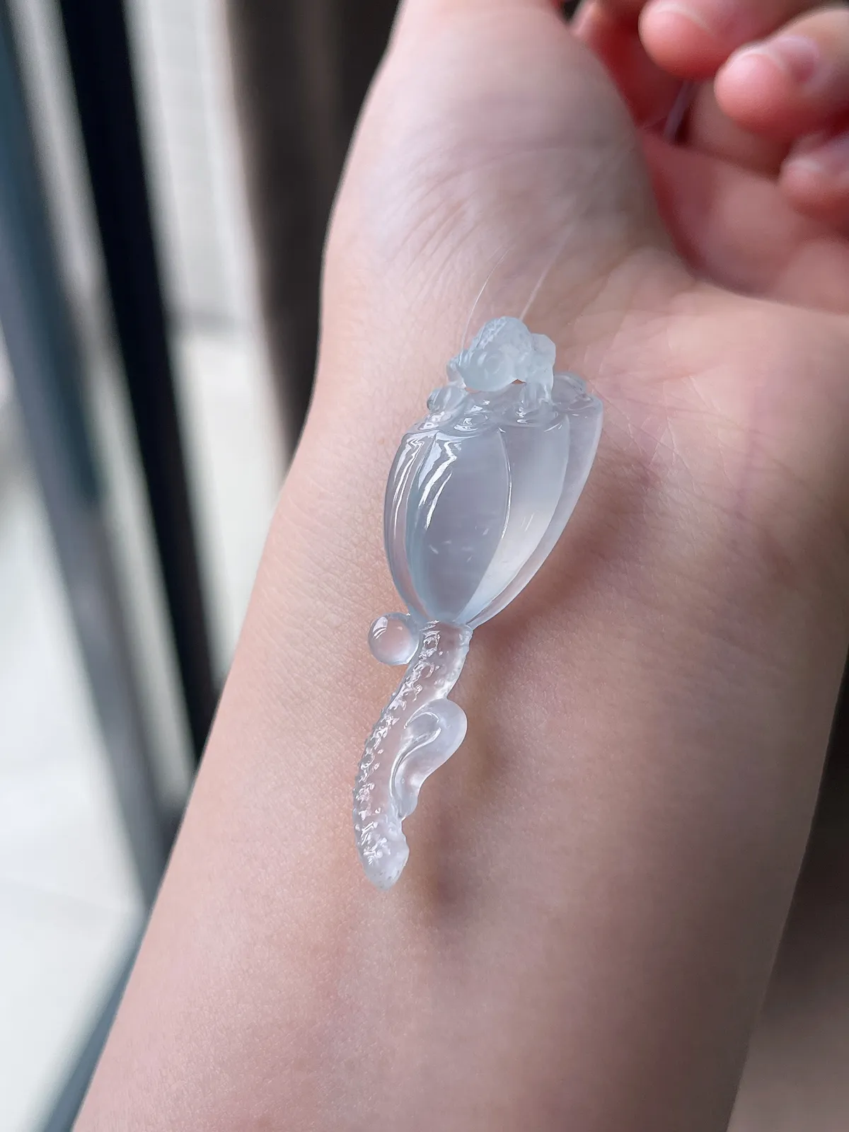 翡翠白冰金蟾卧荷特色吊坠