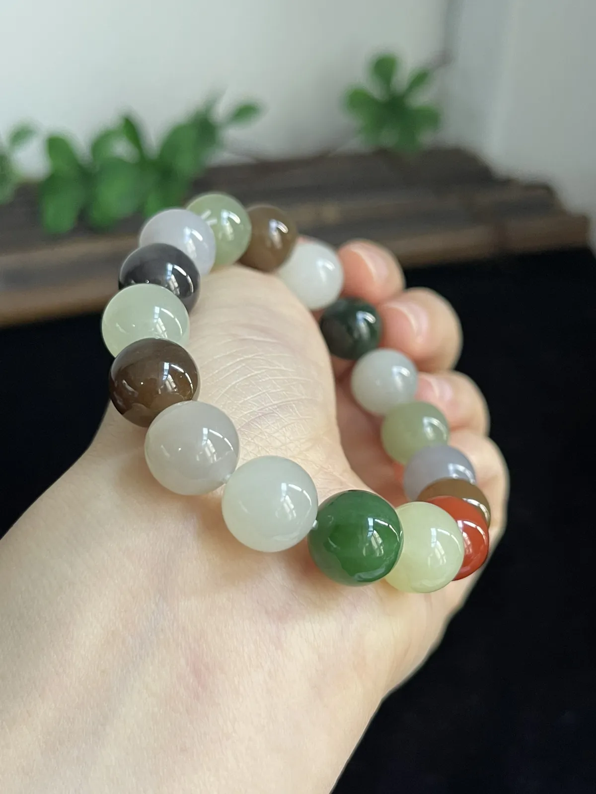 和田玉手链，红色配珠未测