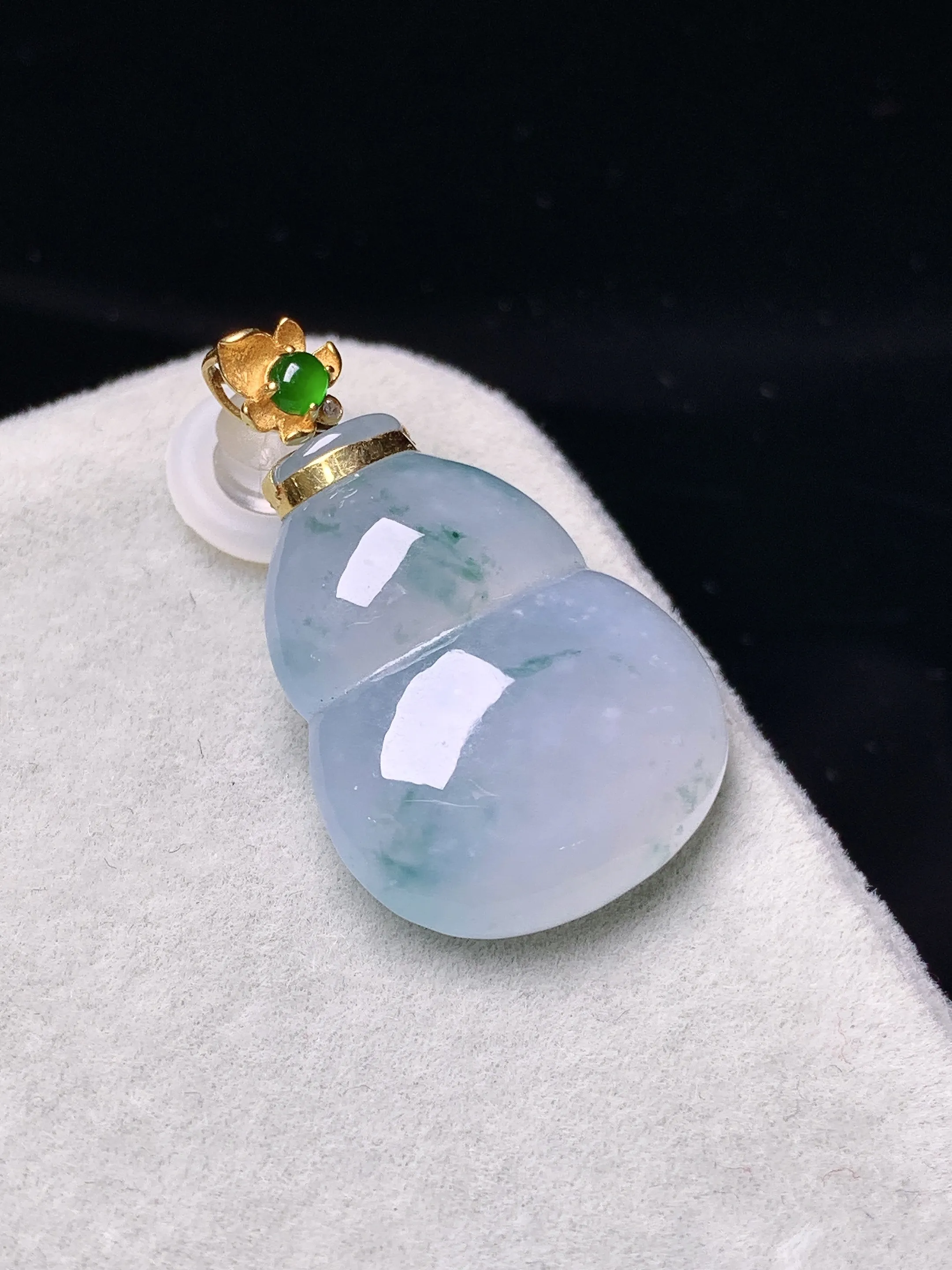 18k金镶嵌吊坠 玉质细腻  色泽清新艳丽 整体尺寸28.5*17.5*6.8