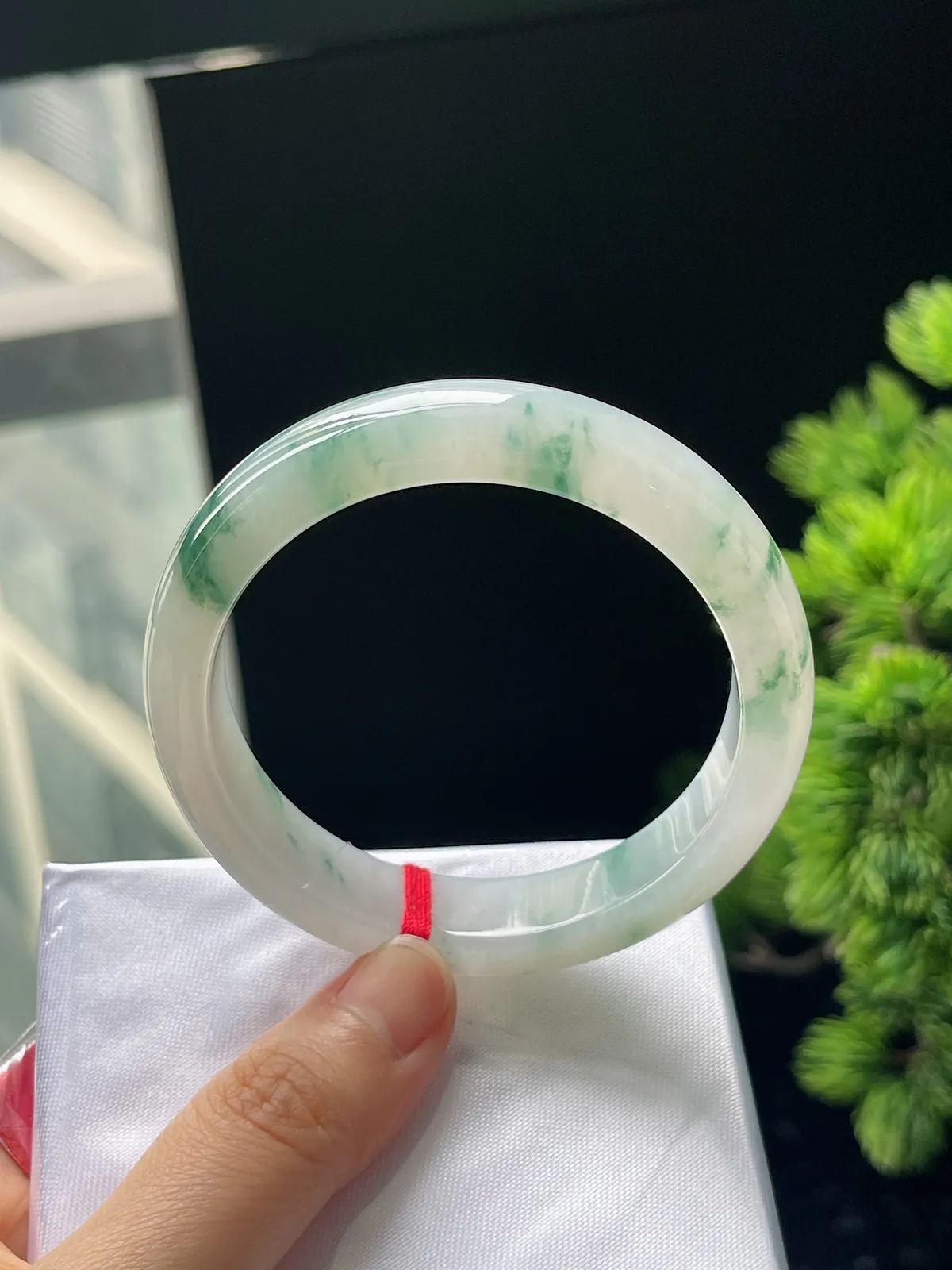 正圈56圈口，翡翠冰糯种飘绿手镯