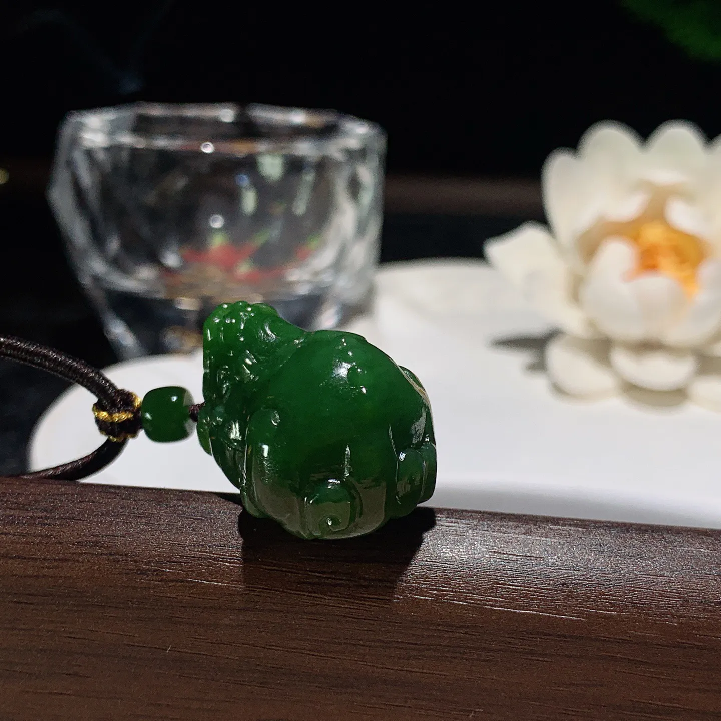 和田玉阳绿俄罗斯碧玉招财进宝貔貅挂件 尺寸28/19/16重16克。玉质细腻油润。手推出油。佩戴高端典雅。lt260204