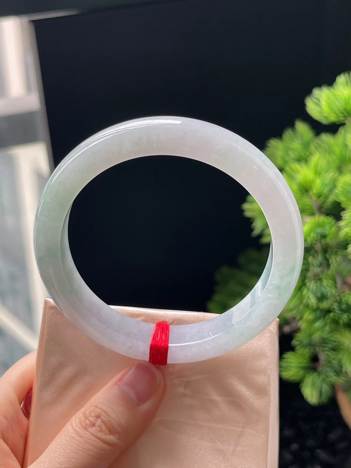 正圈61.6圈口，翡翠冰糯种飘绿手镯