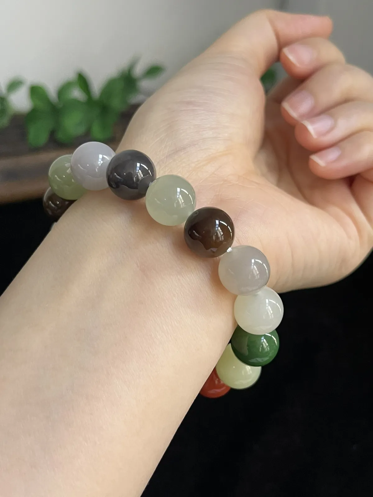 和田玉手链，红色配珠未测