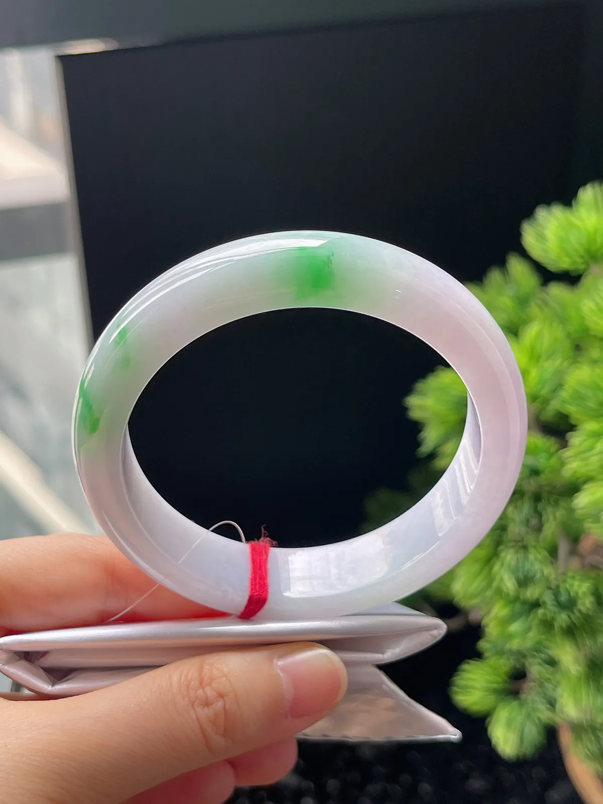 正圈58.5圈口，翡翠飘绿手镯