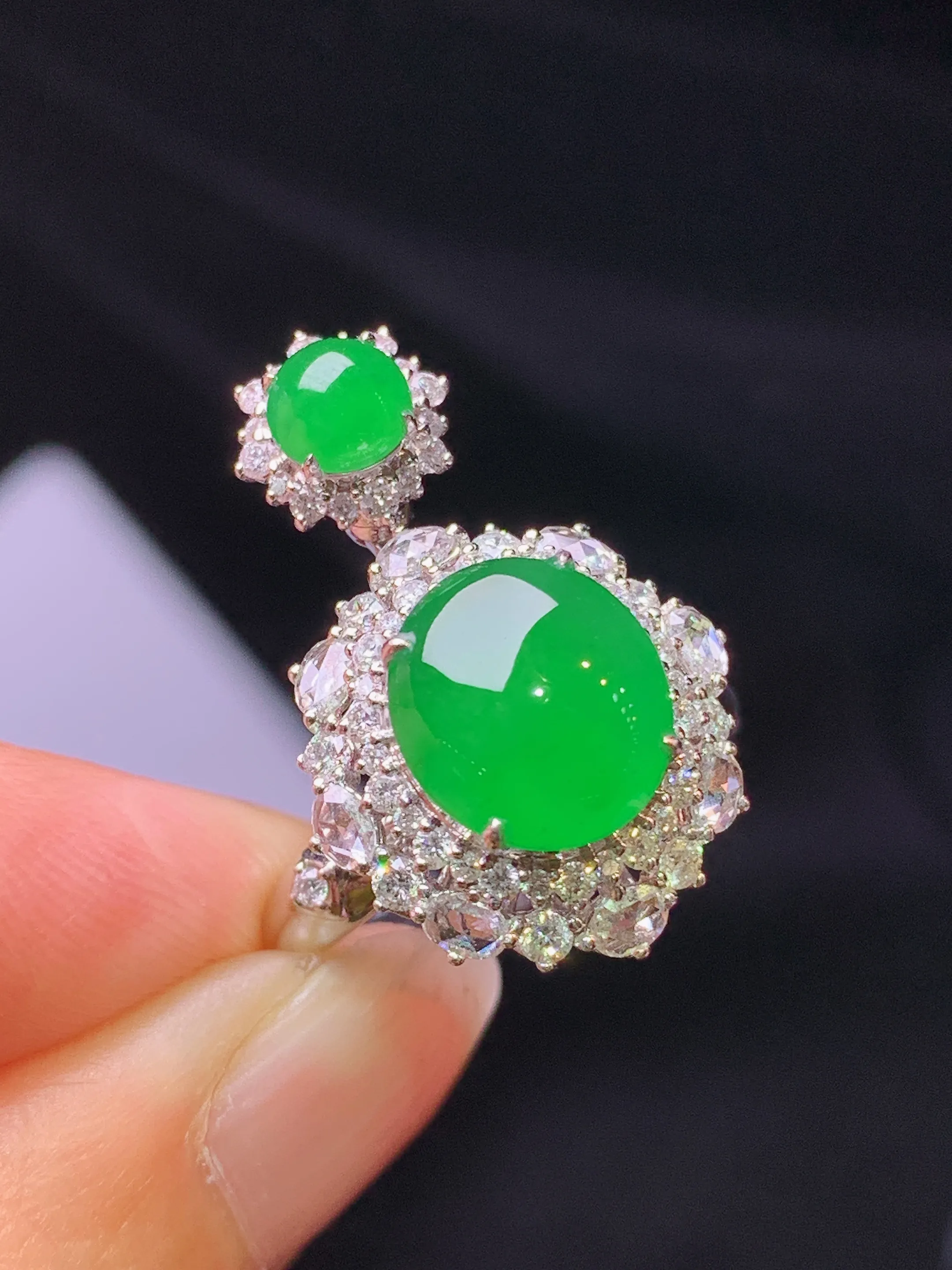 18k金钻镶嵌满绿蛋面戒指吊坠两用款 玉质细腻  色泽清新艳丽 圈口14 整体尺寸24.3*15.5