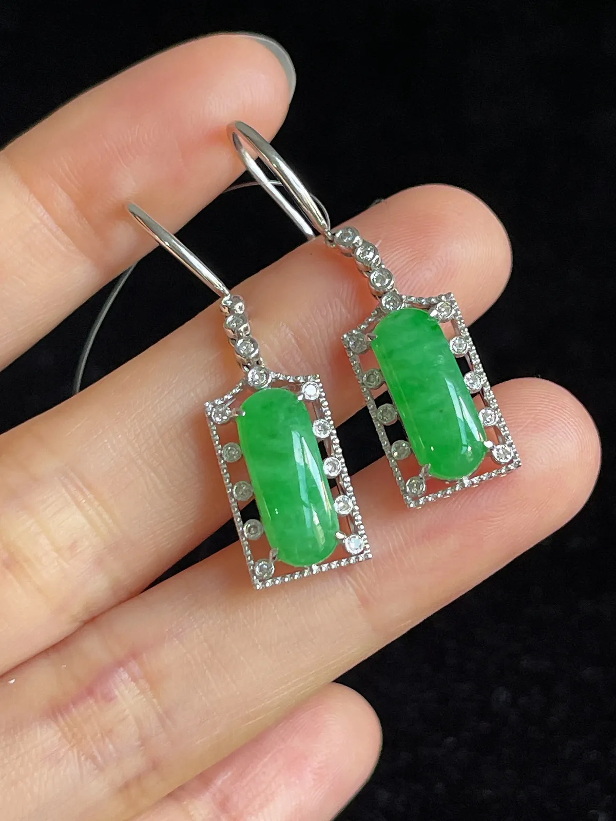 18k金翡翠冰糯种满绿耳坠