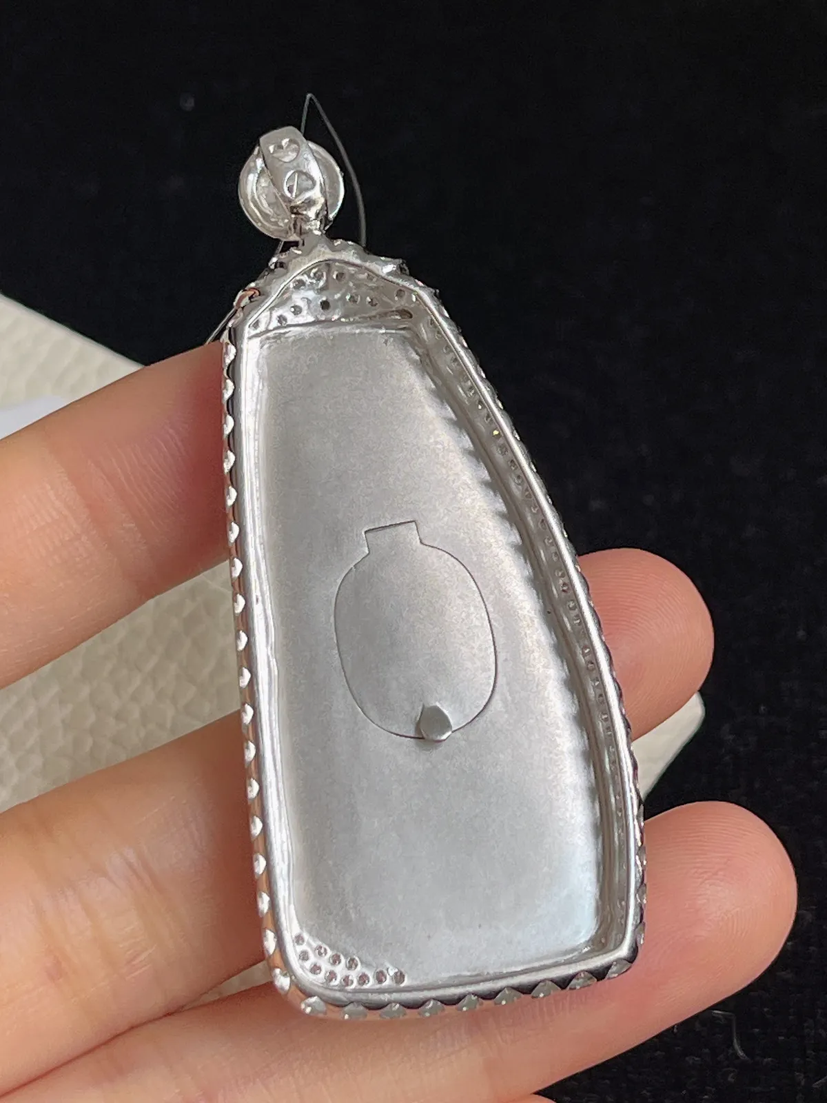 翡翠糯化种绿色节节高，印记：G18K,伴钻石