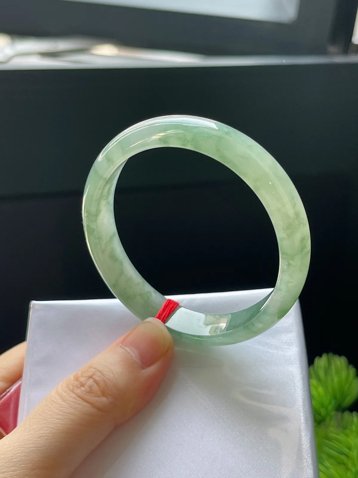 贵妃镯55.4圈口，翡翠冰糯种飘花手镯