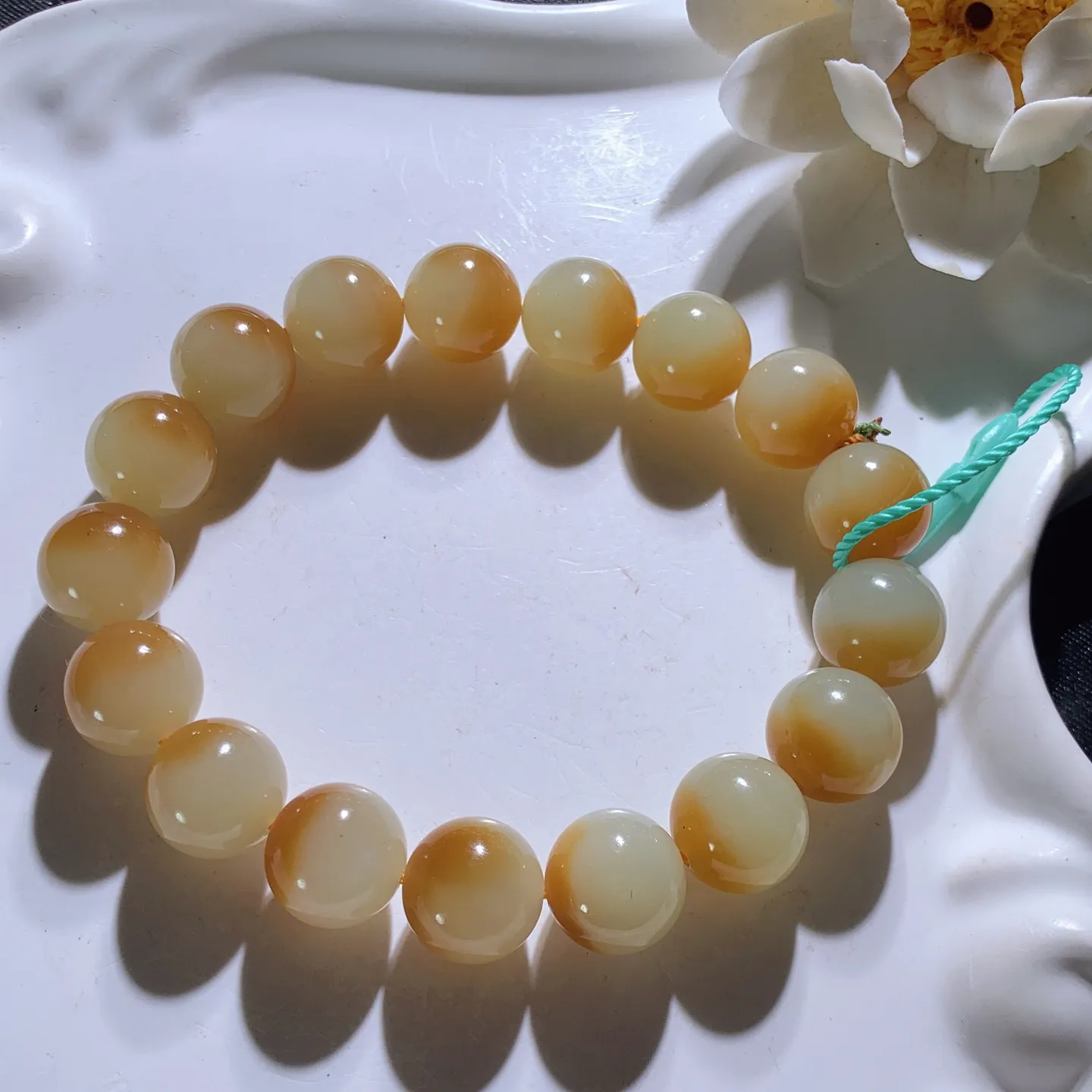 新疆和田玉且末糖圆珠手串 单颗尺寸12！玉质细腻油润。手推出油。佩戴高端典雅。lt260205