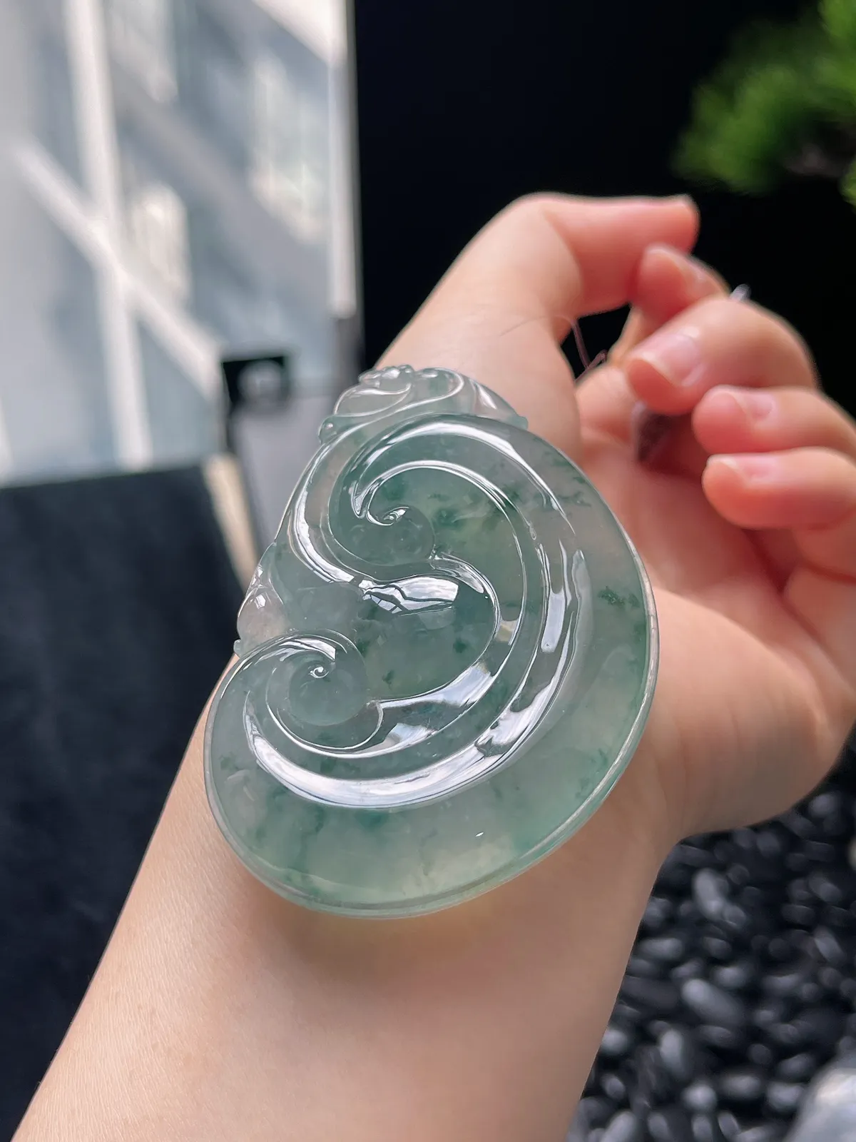 翡翠冰糯种飘花如意挂坠