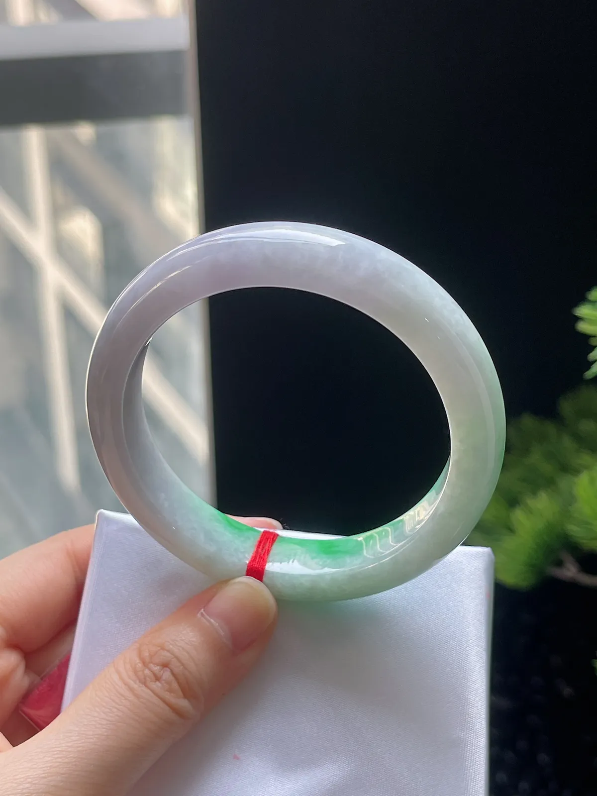 正圈56.6圈口，翡翠糯化种飘绿手镯