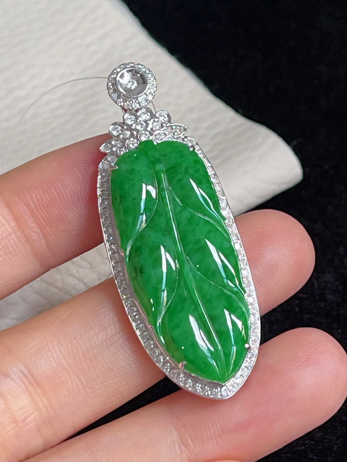 翡翠糯化种满绿挂坠，印记：G18K