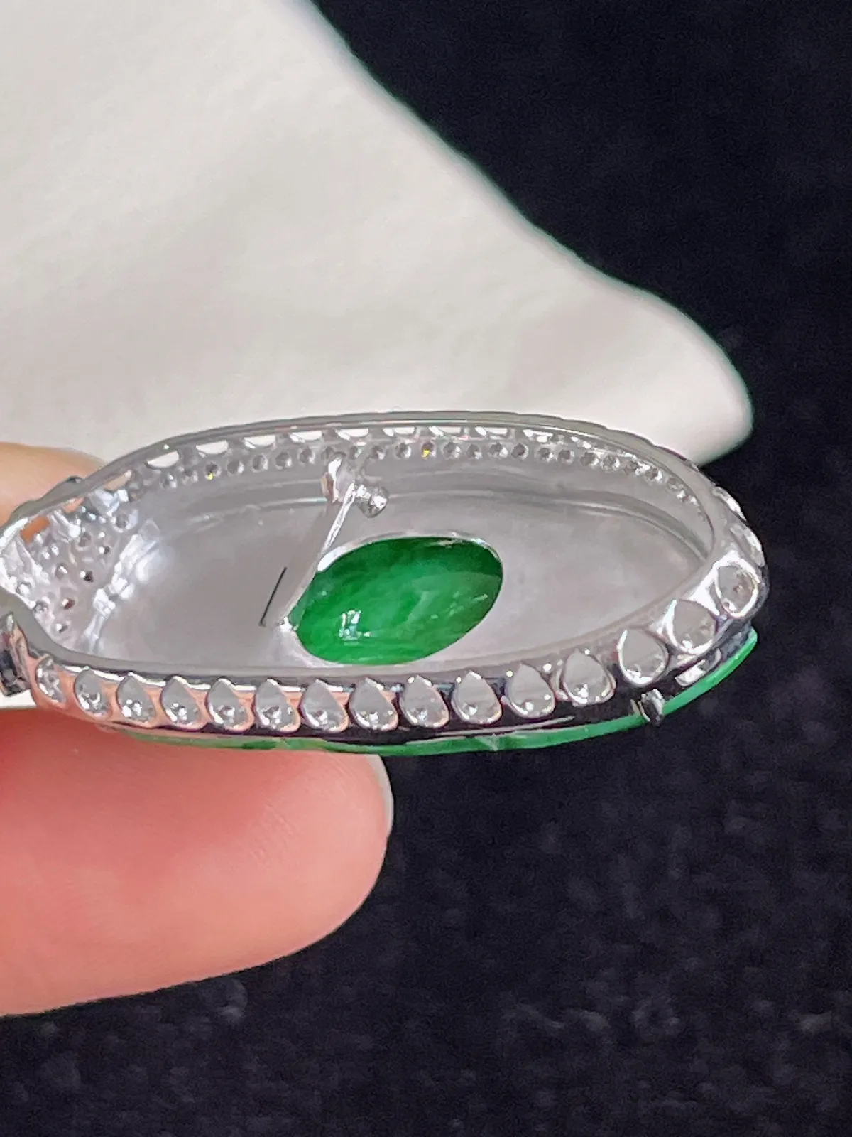 翡翠糯化种满绿挂坠，印记：G18K