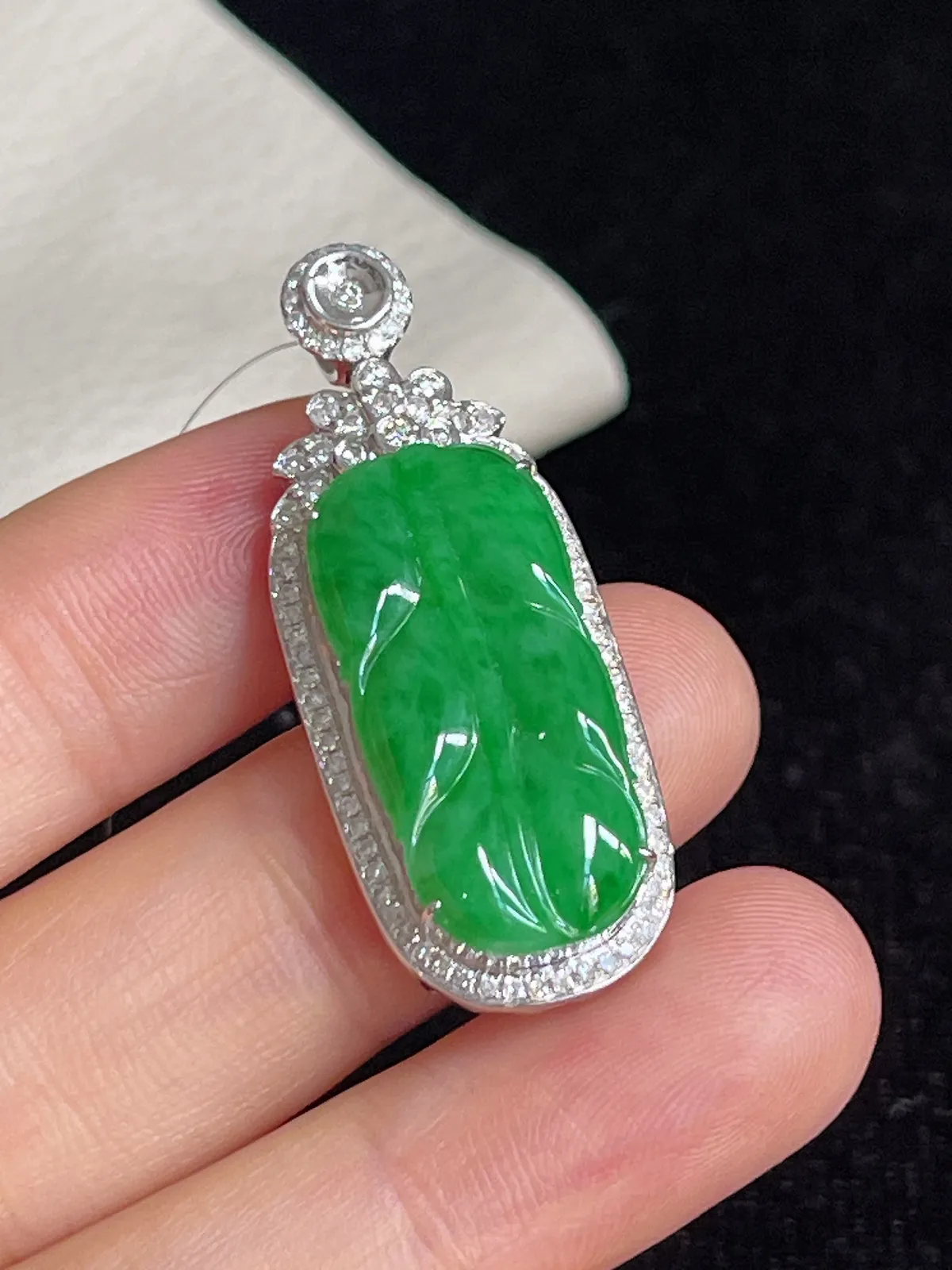 翡翠糯化种满绿挂坠，印记：G18K