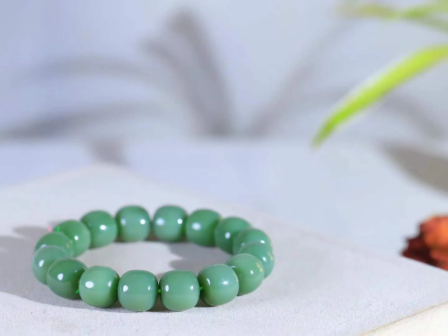 （老型珠.手串）

精品️和田玉碧玉老型珠手串，也可做手持，玉质细腻油润 饱满光滑 质朴无华，悠