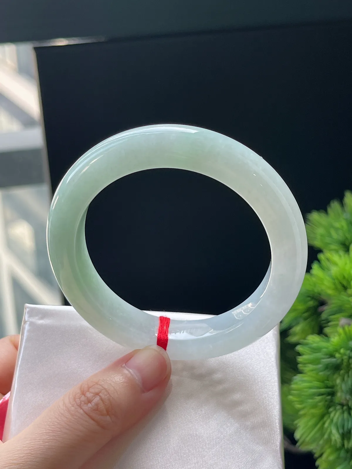 正圈53.2圈口，翡翠糯化种淡绿色手镯