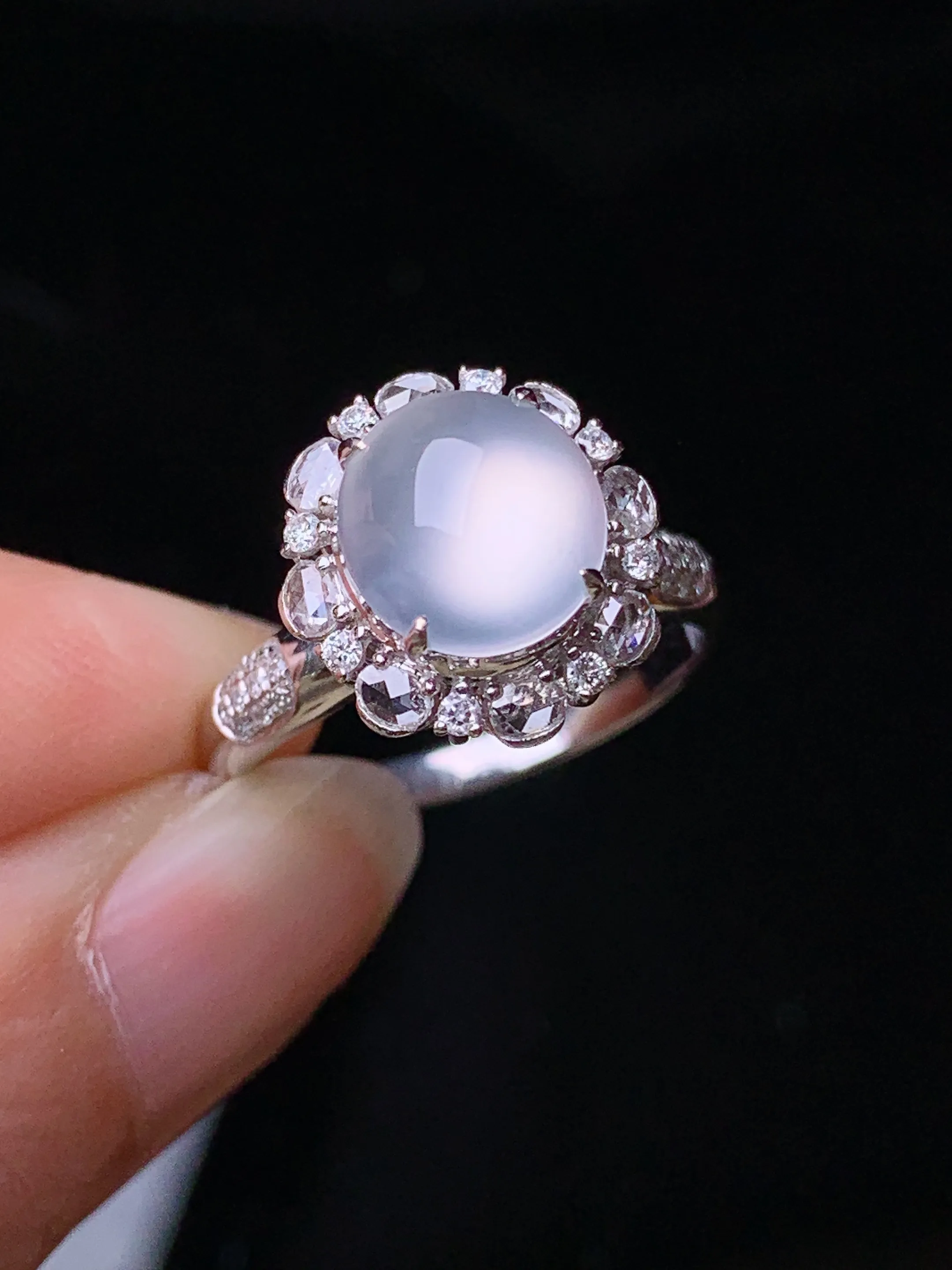 18k金钻镶嵌冰种蛋面戒指 玉质细腻 色泽艳丽清新 圈口14 整体尺寸13*12.3*10.5