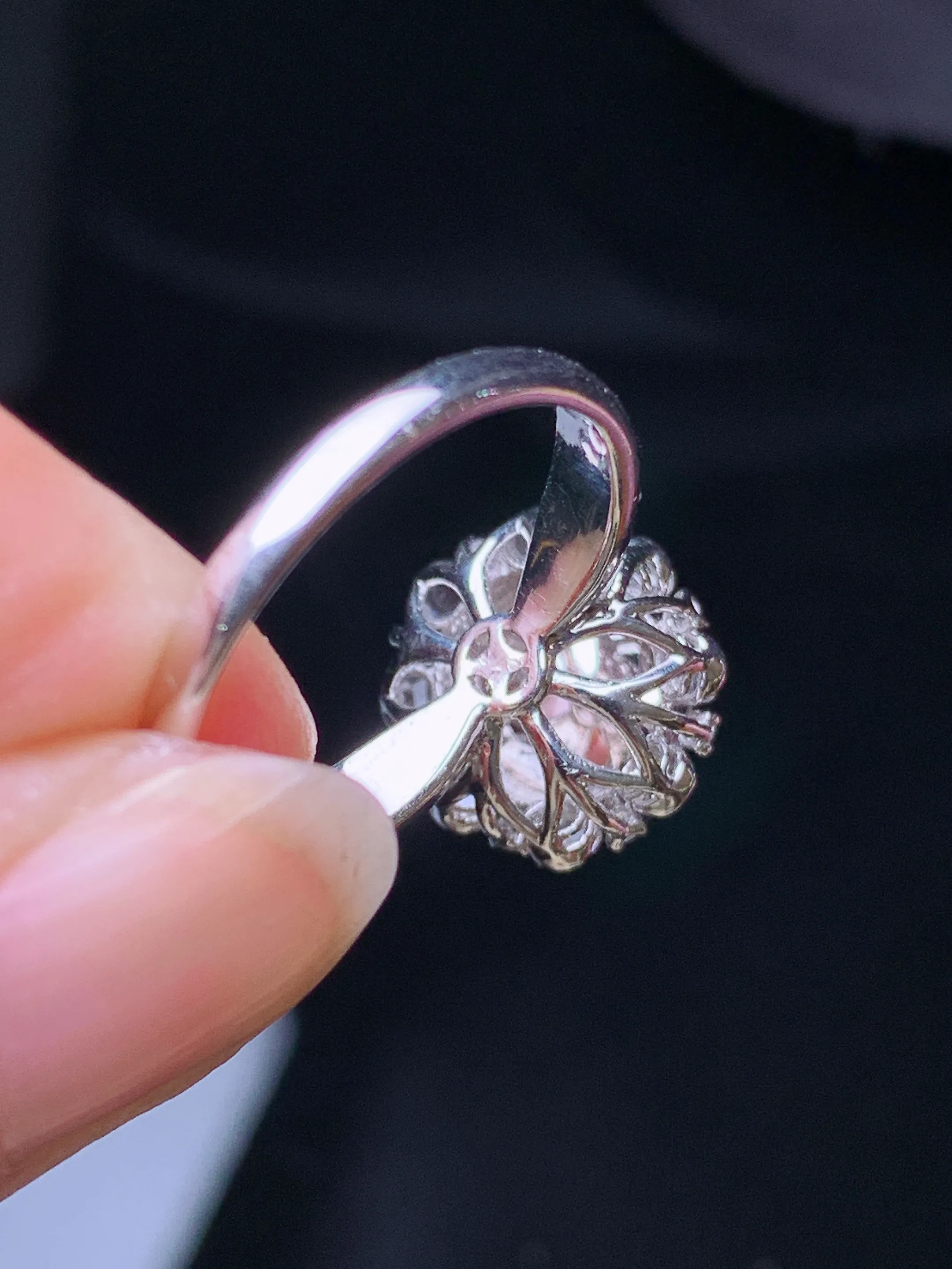 18k金钻镶嵌冰种蛋面戒指 玉质细腻 色泽艳丽清新 圈口14 整体尺寸13*12.3*10.5