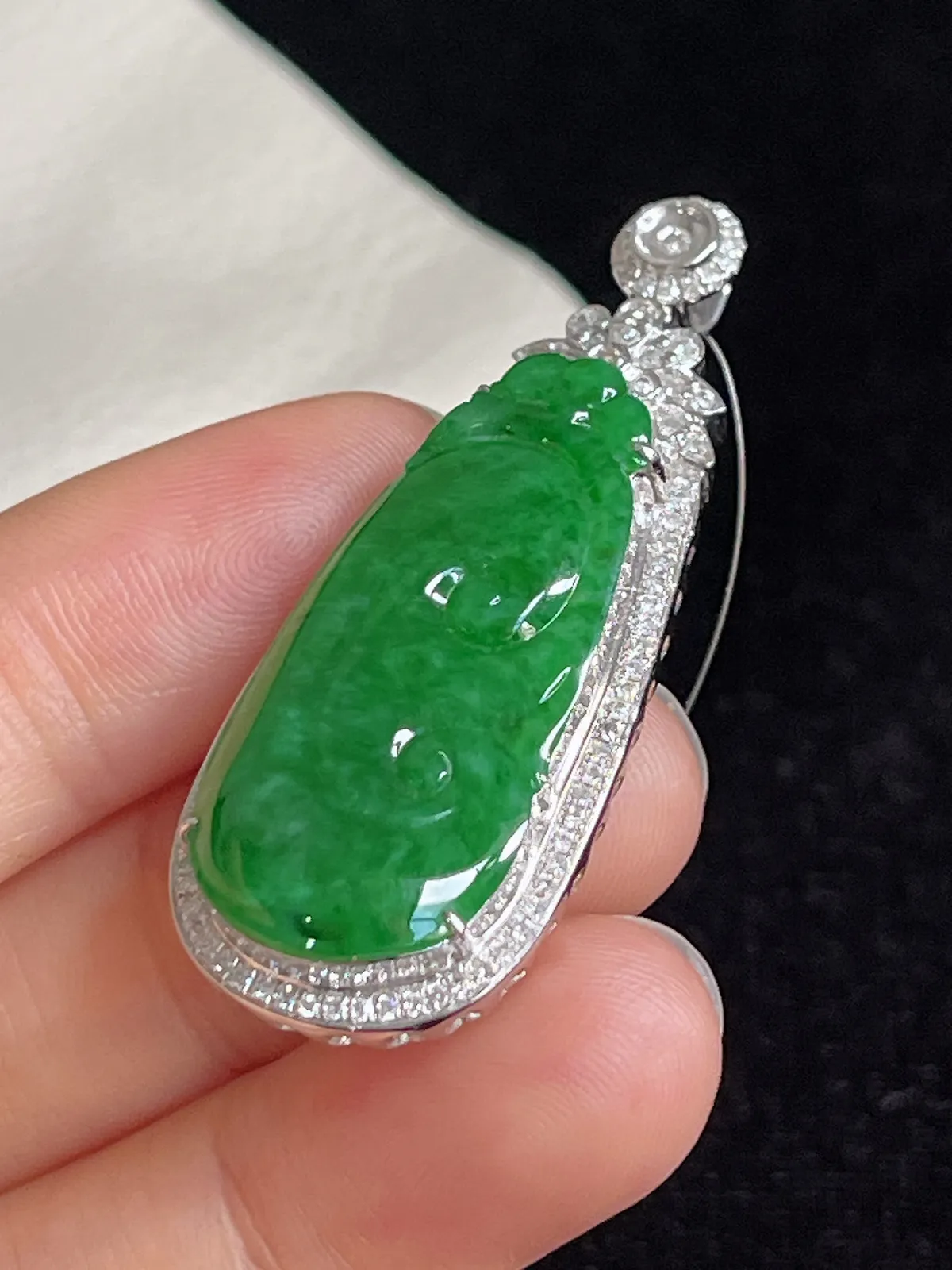 翡翠糯化种绿色如意，印记：G18K,伴钻石