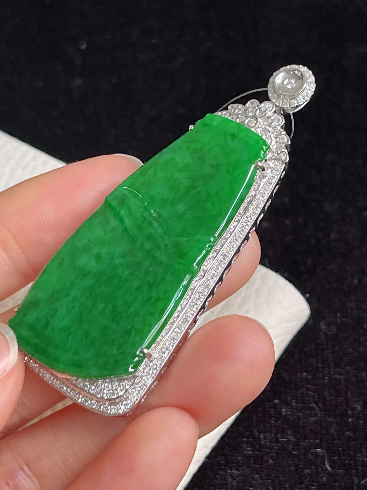 翡翠糯化种绿色节节高，印记：G18K,伴钻石