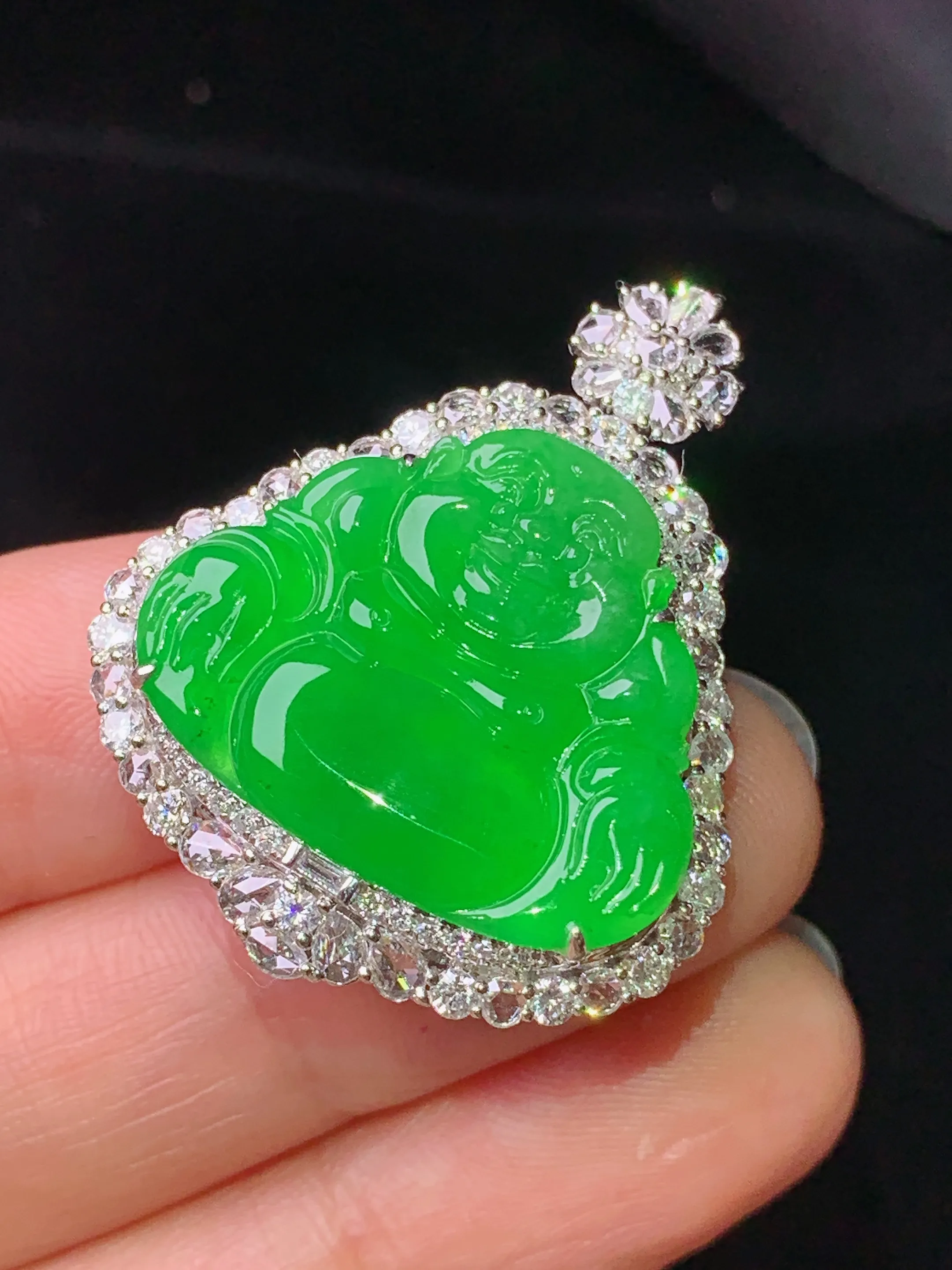 18k金钻镶嵌满绿佛公吊坠 玉质细腻 色泽艳丽清新 整体尺寸33.6*27.5*10