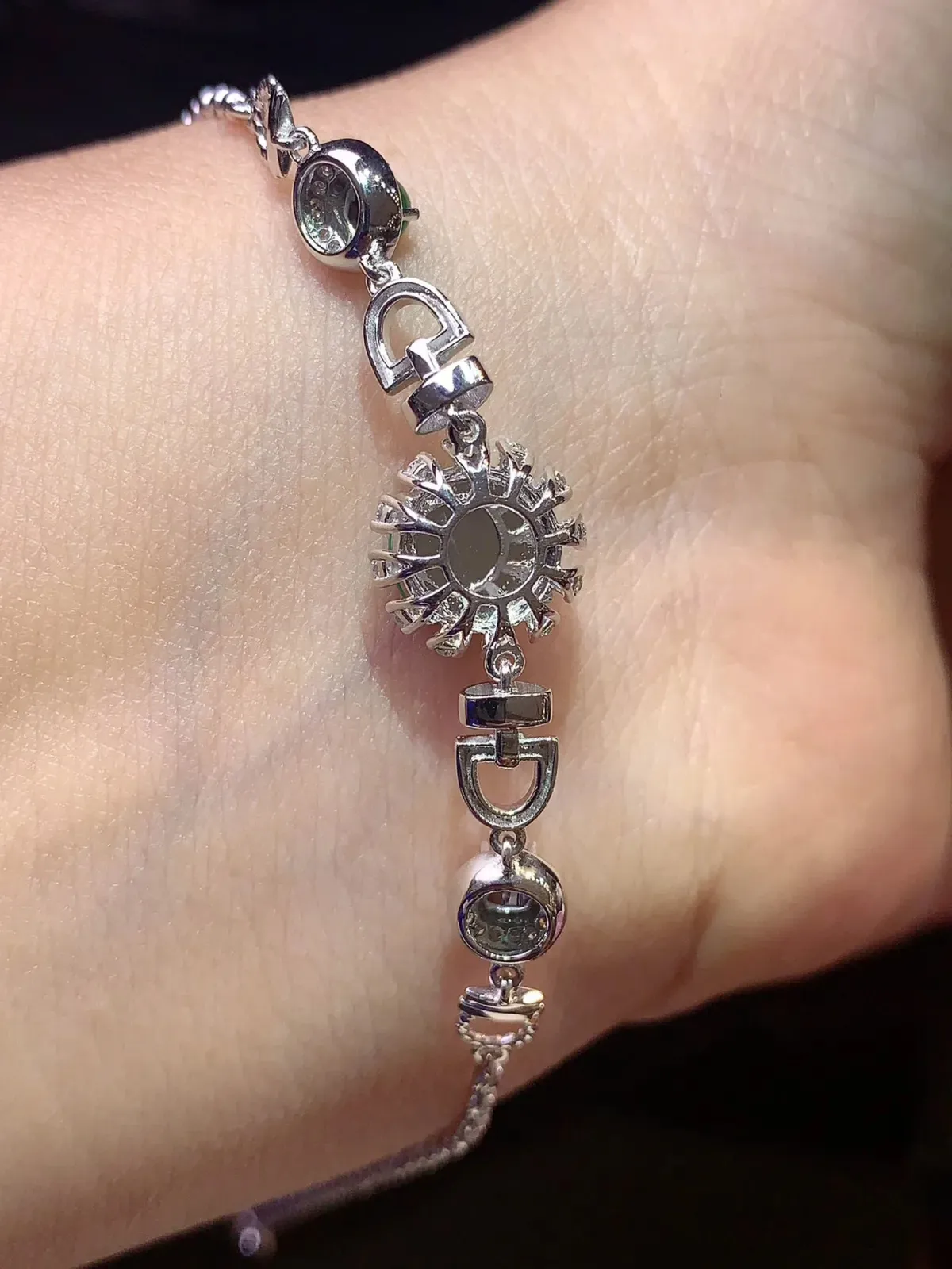 18k金钻镶嵌翠绿平安扣手链 玉质细腻 水润亮眼  整体尺寸57.8*10.1*6.1