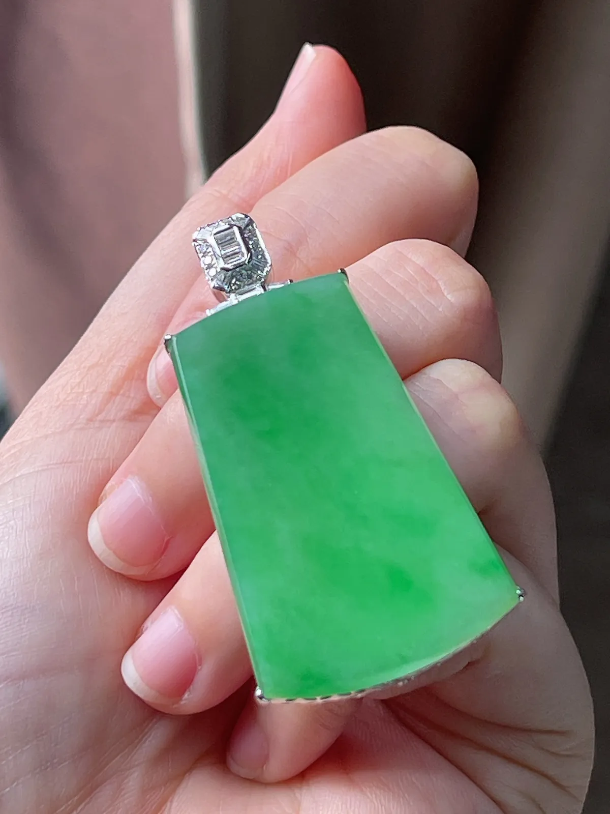 18k金翡翠冰糯种满绿无事牌吊坠