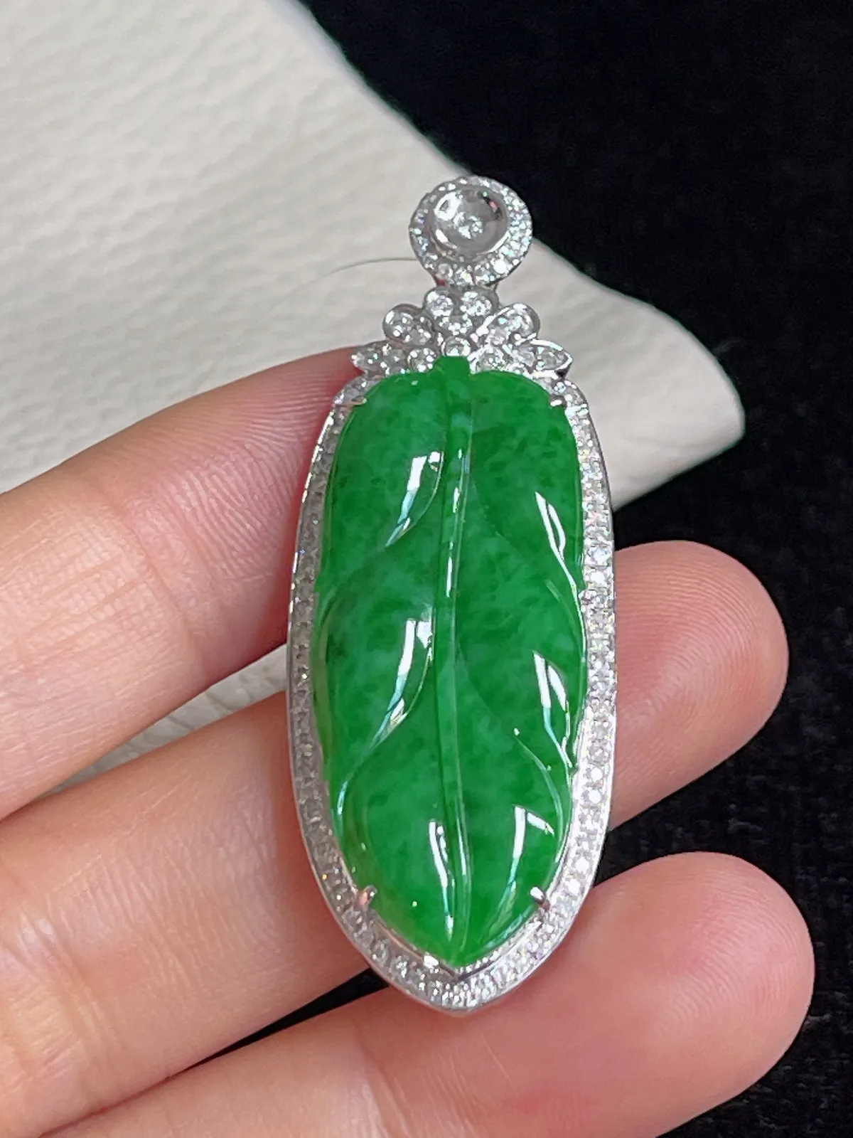 翡翠糯化种满绿挂坠，印记：G18K