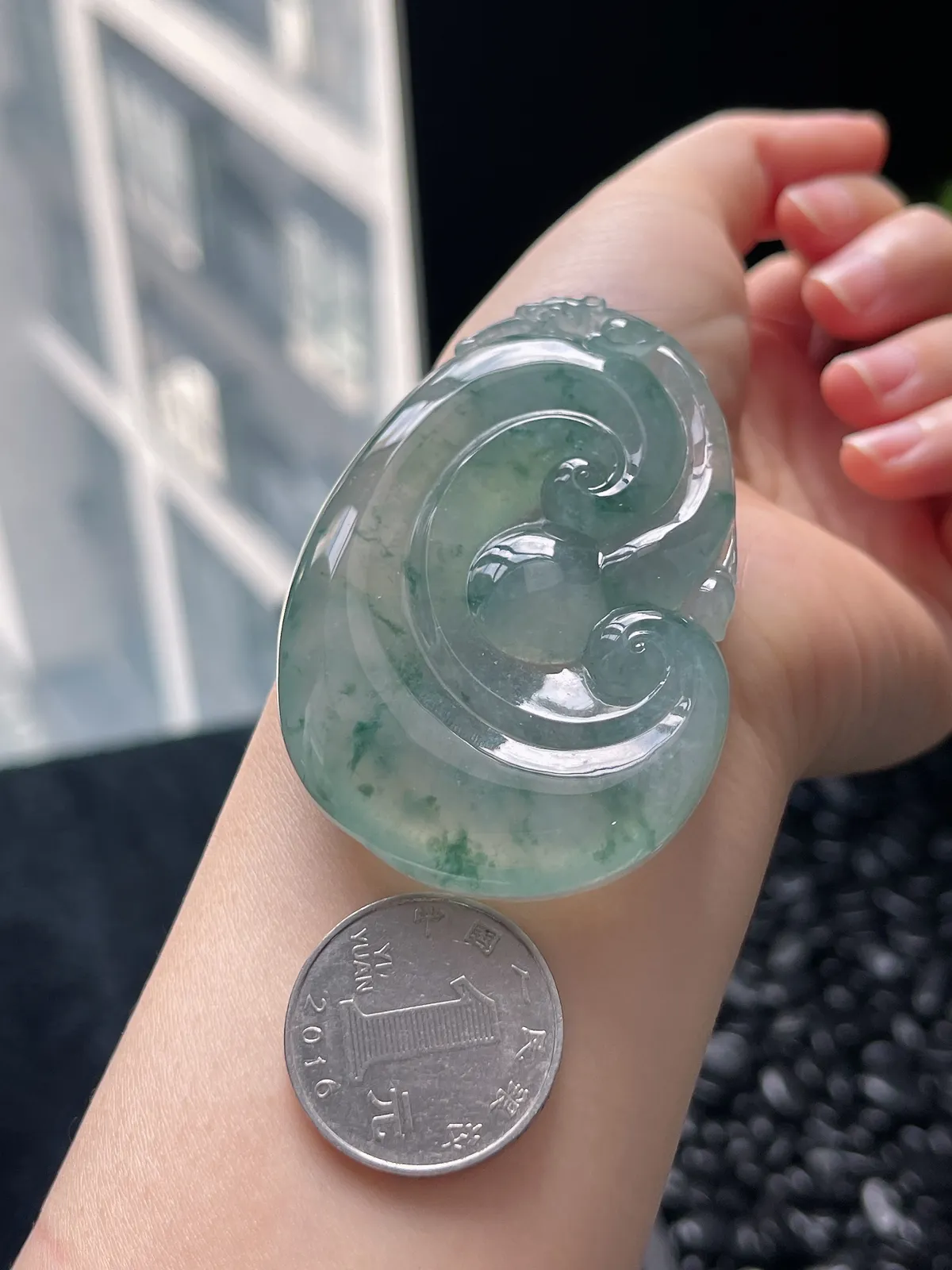 翡翠冰糯种飘花如意挂坠