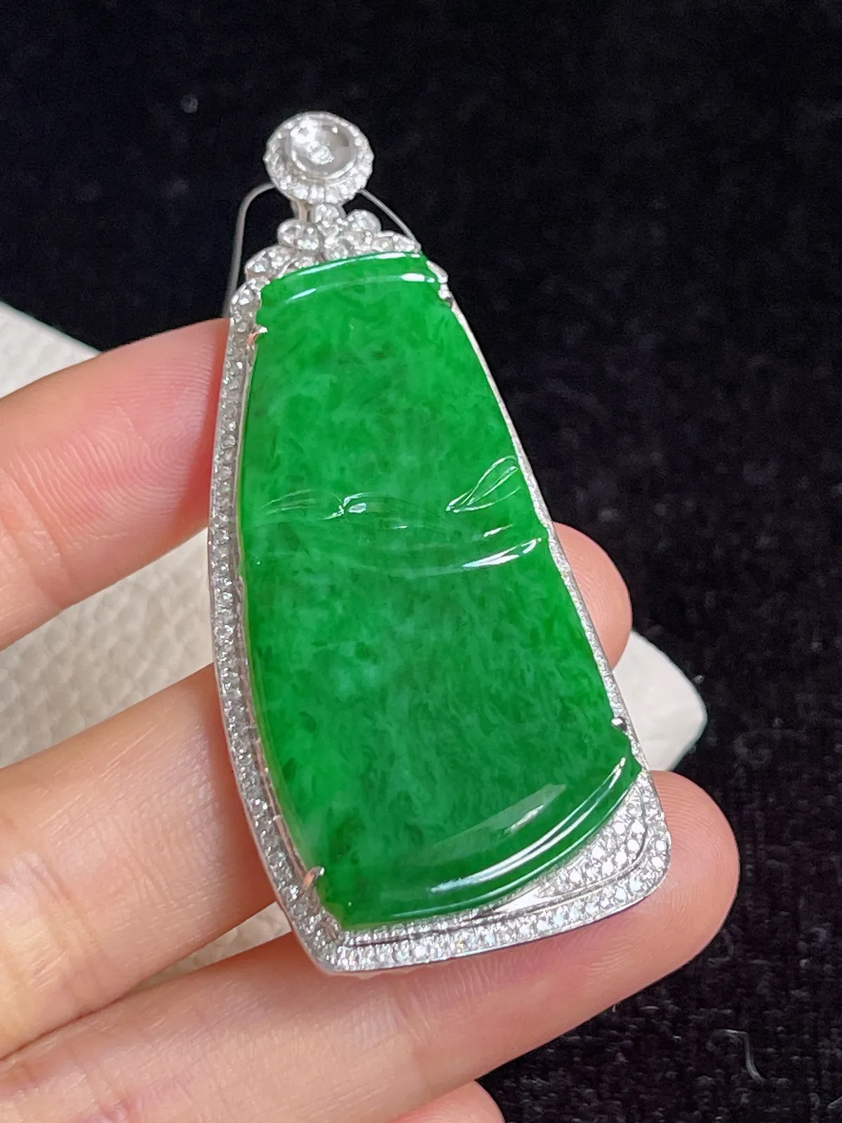 翡翠糯化种绿色节节高，印记：G18K,伴钻石