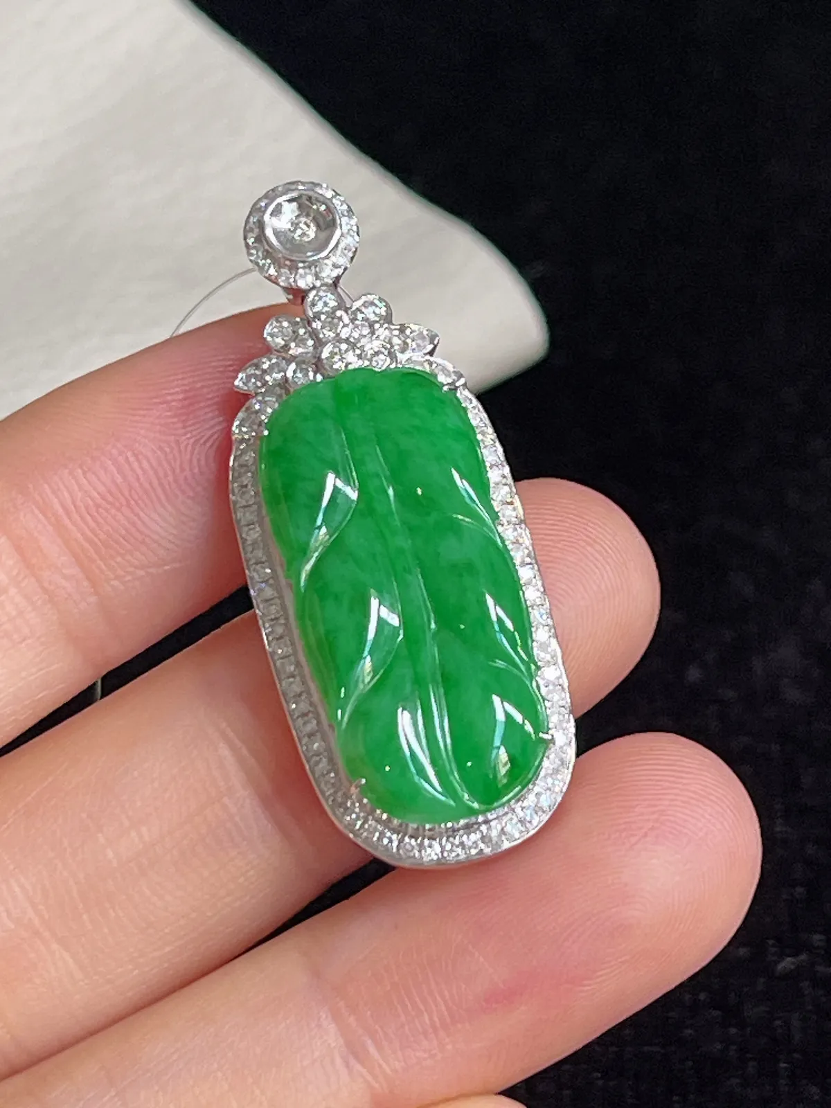 翡翠糯化种满绿挂坠，印记：G18K