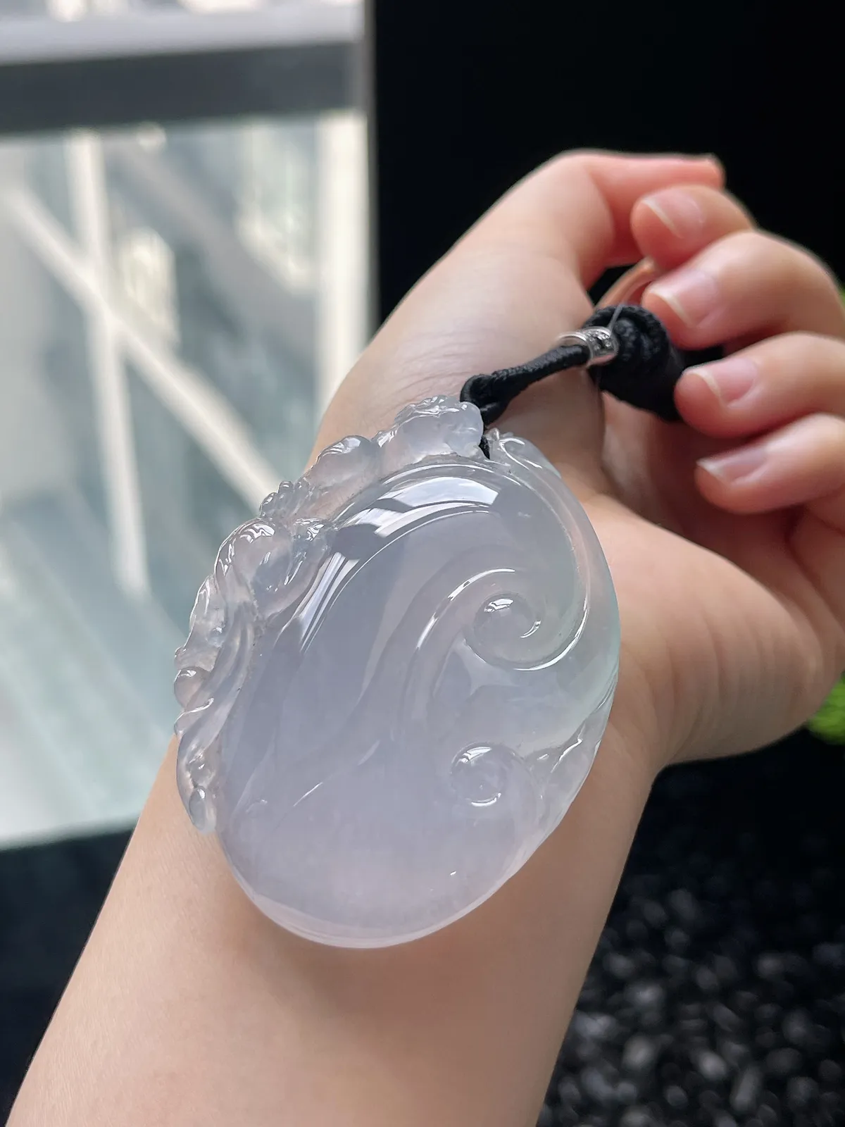 翡翠冰种白色如意挂坠