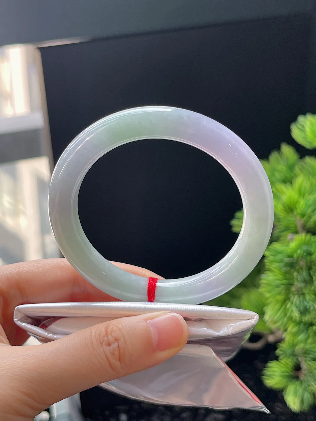 圆镯54圈口，翡翠糯化种春带彩手镯