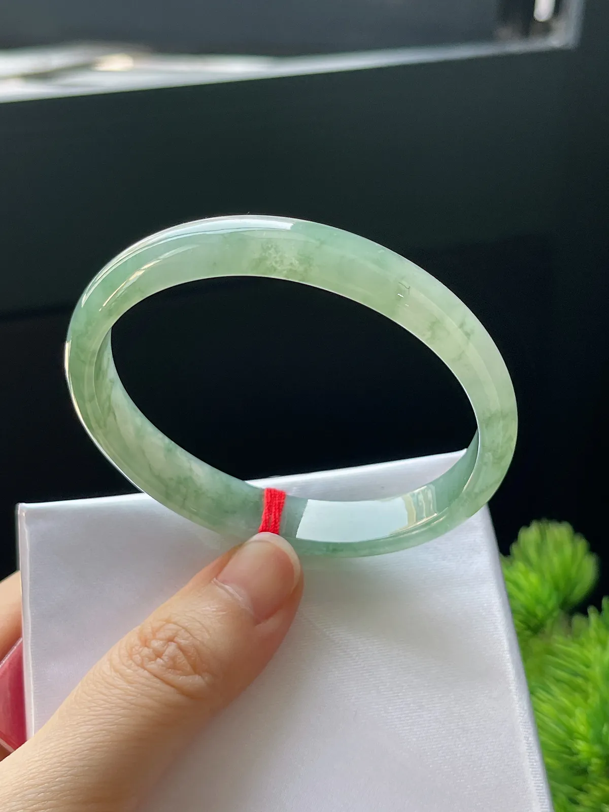 贵妃镯55.4圈口，翡翠冰糯种飘花手镯