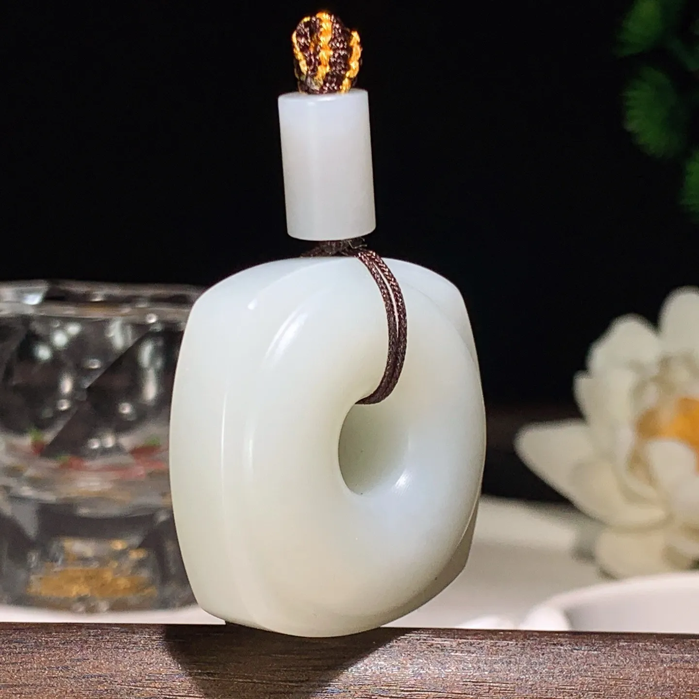 新疆和田玉白玉四方平安扣玉棕挂件 尺寸35/15重38克 玉质细腻油润。手推出油。佩戴高端典雅。lt