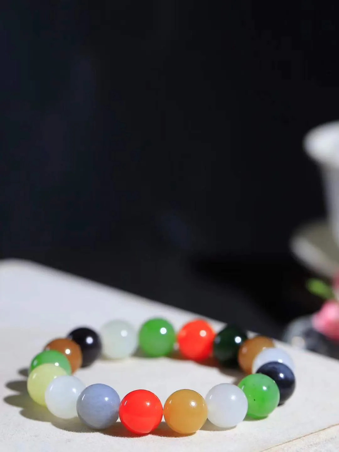 【福运相伴.多宝手串】

货头精选 和田玉多宝圆珠手串，每一颗玉石都凝聚自然的灵气与岁月的沉淀，寓意