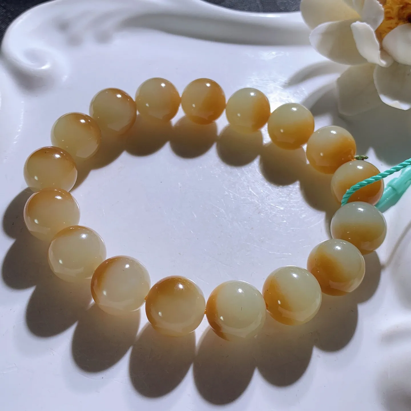 新疆和田玉且末糖圆珠手串 单颗尺寸12！玉质细腻油润。手推出油。佩戴高端典雅。lt260205