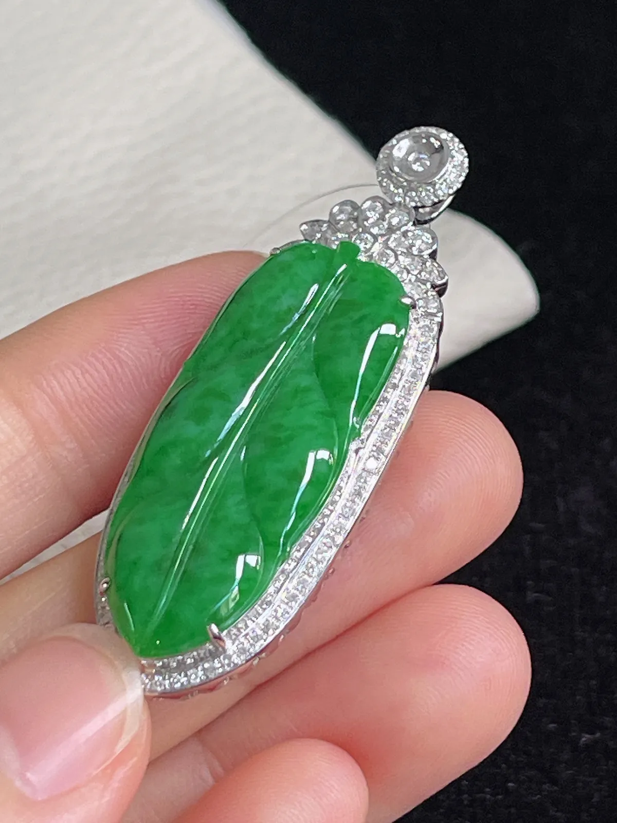 翡翠糯化种满绿挂坠，印记：G18K