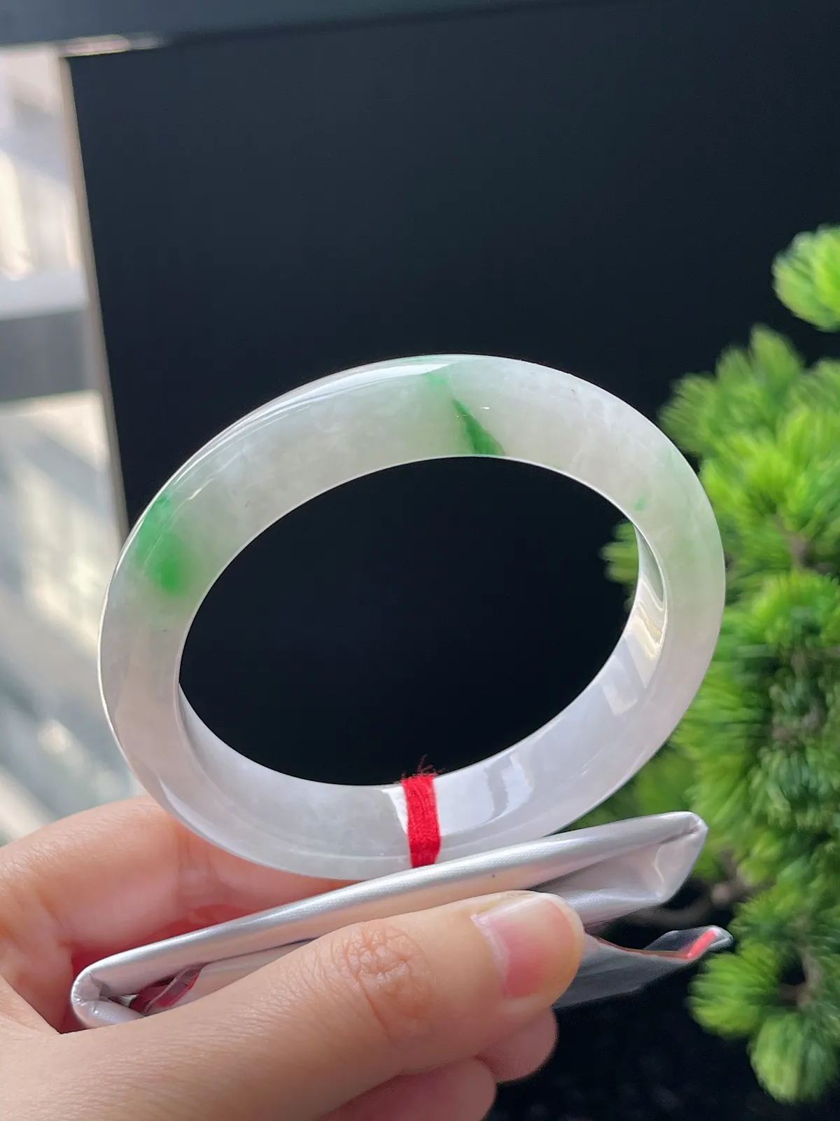 正圈57，翡翠飘绿手镯