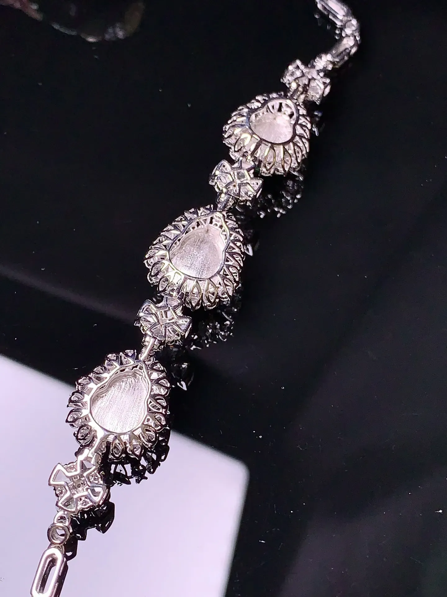 18k金钻镶嵌三色葫芦手链 玉质细腻 色泽艳丽清新 整体尺寸65*12*7.8