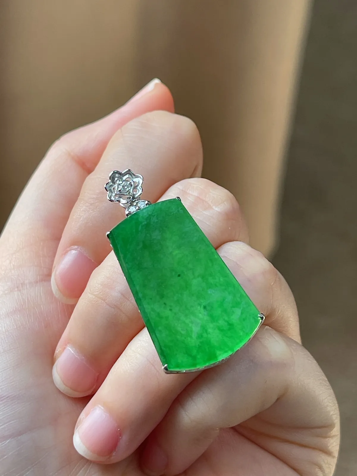 18k金翡翠冰糯种绿色无事牌吊坠